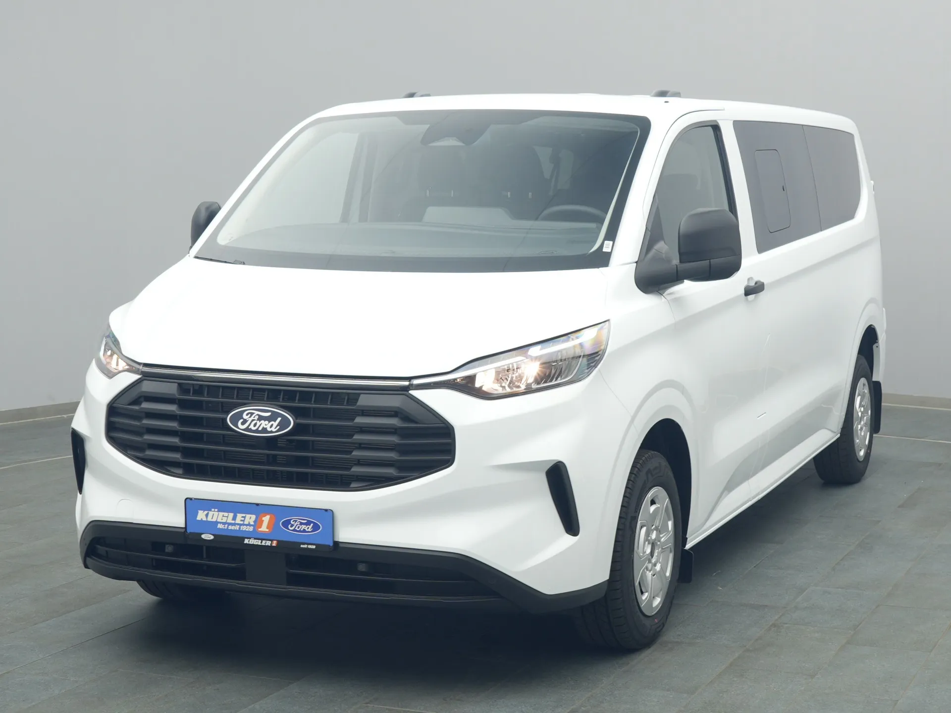 Ford Transit Custom Kombi in weiss