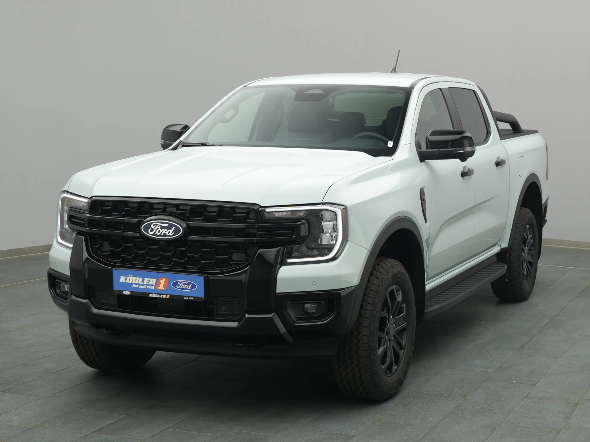 Ford Ranger DoKa  in silber