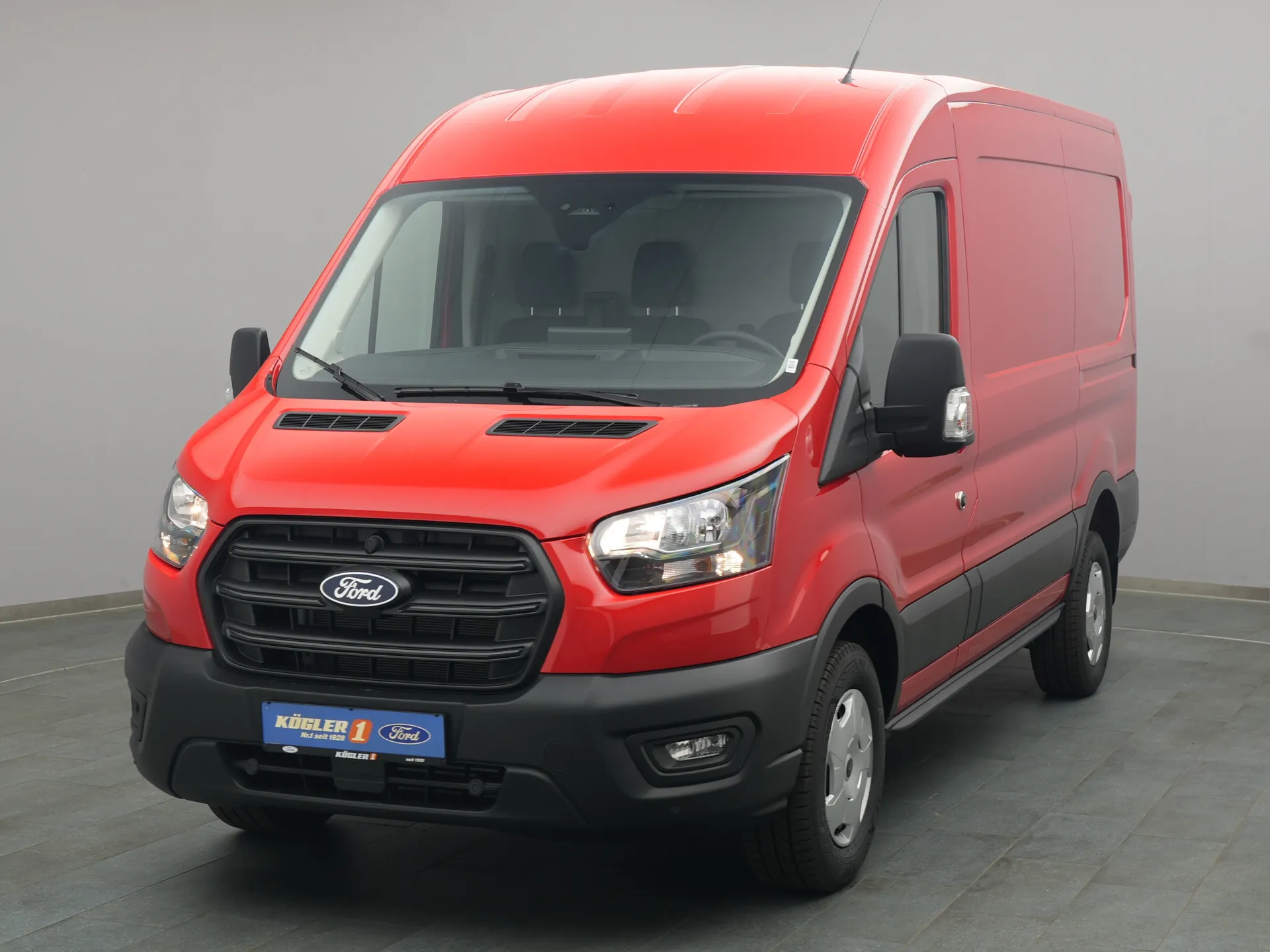 Ford Transit Kasten in rot