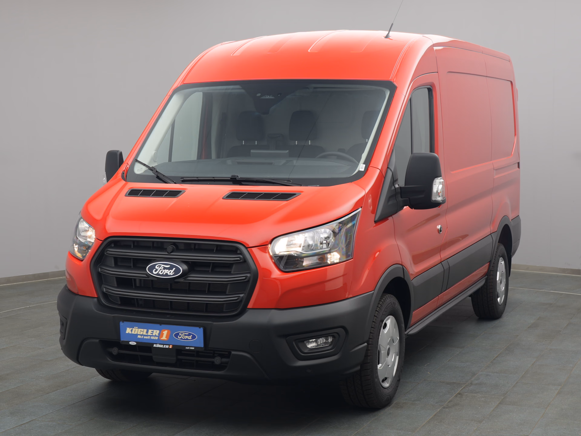 Ford Transit Kasten in rot
