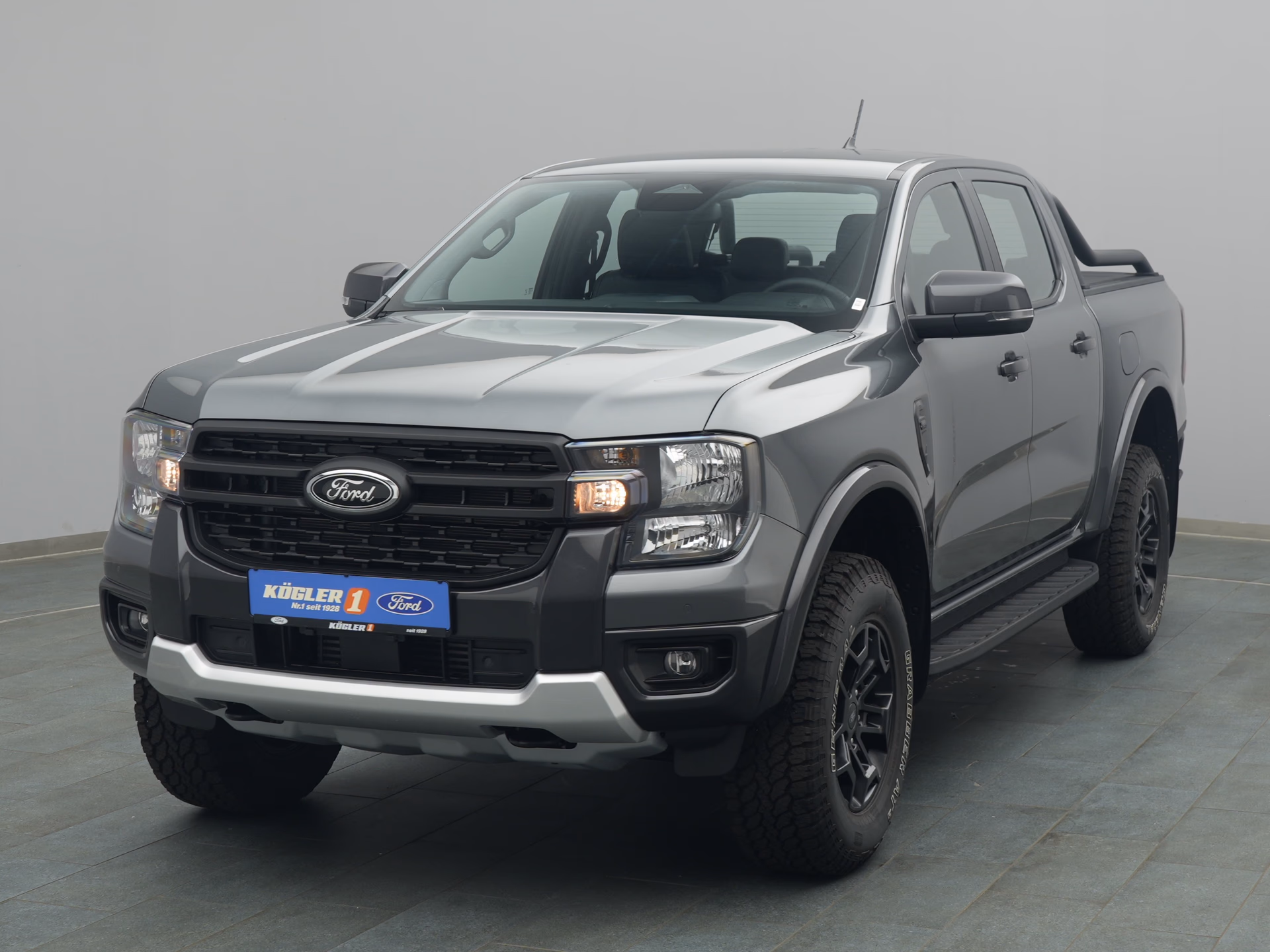 Ford Ranger DoKa Tremor in grau