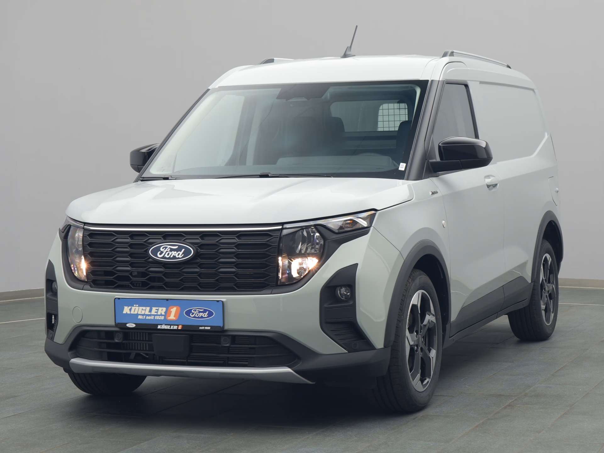 Ford Transit Courier Kasten in grau