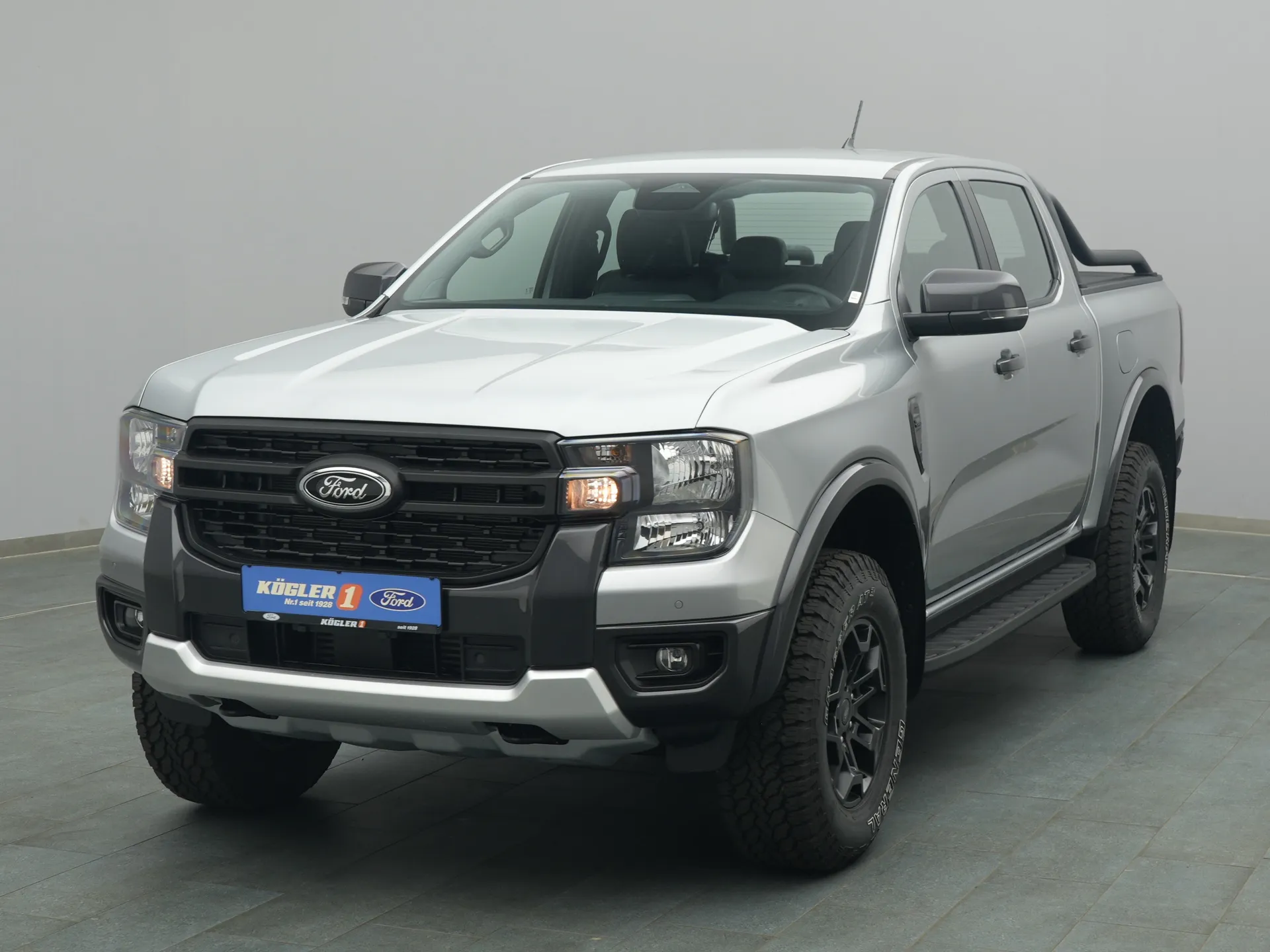 Ford Ranger DoKa Tremor in silber