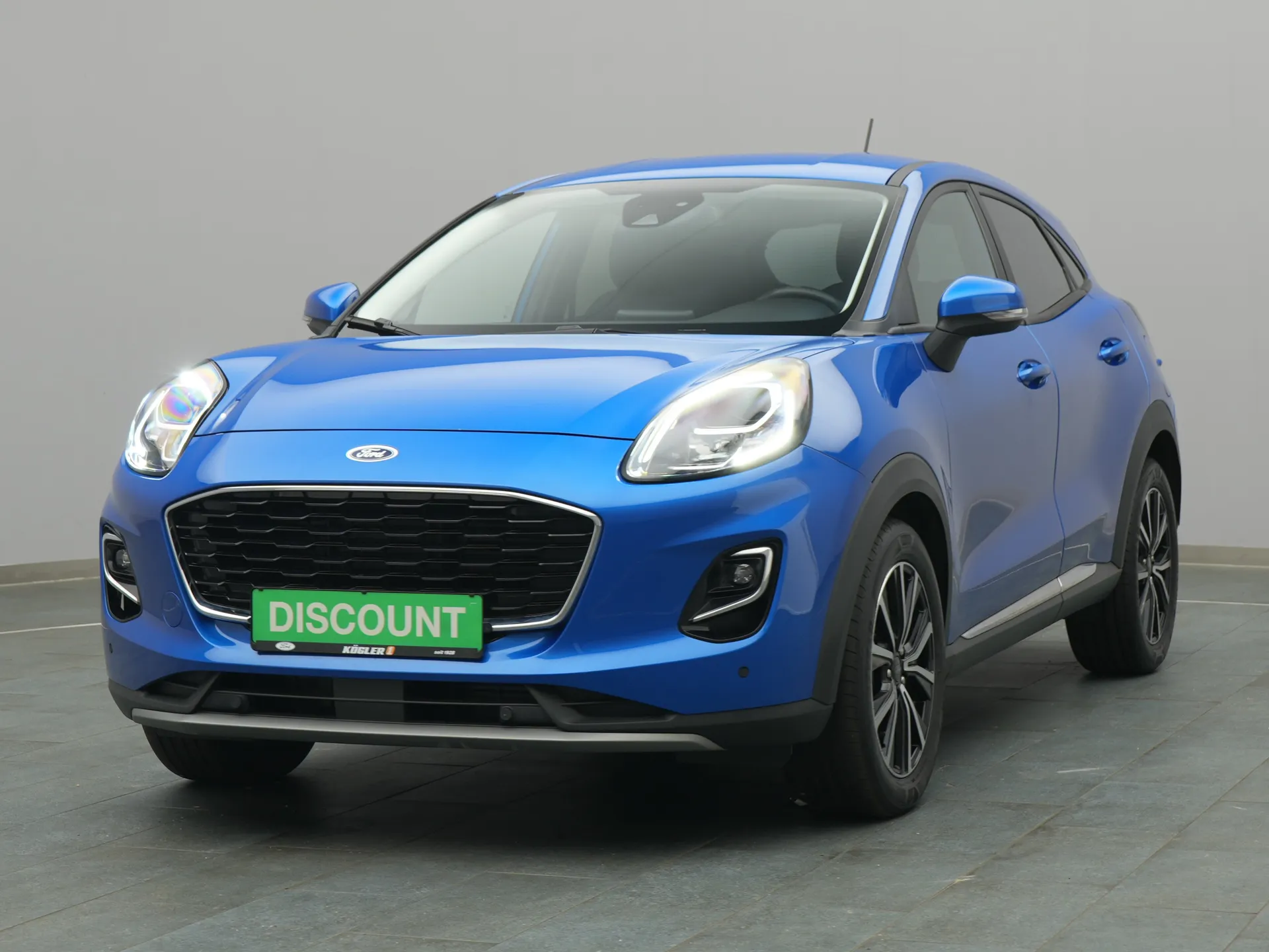 Ford Puma Titanium in blau