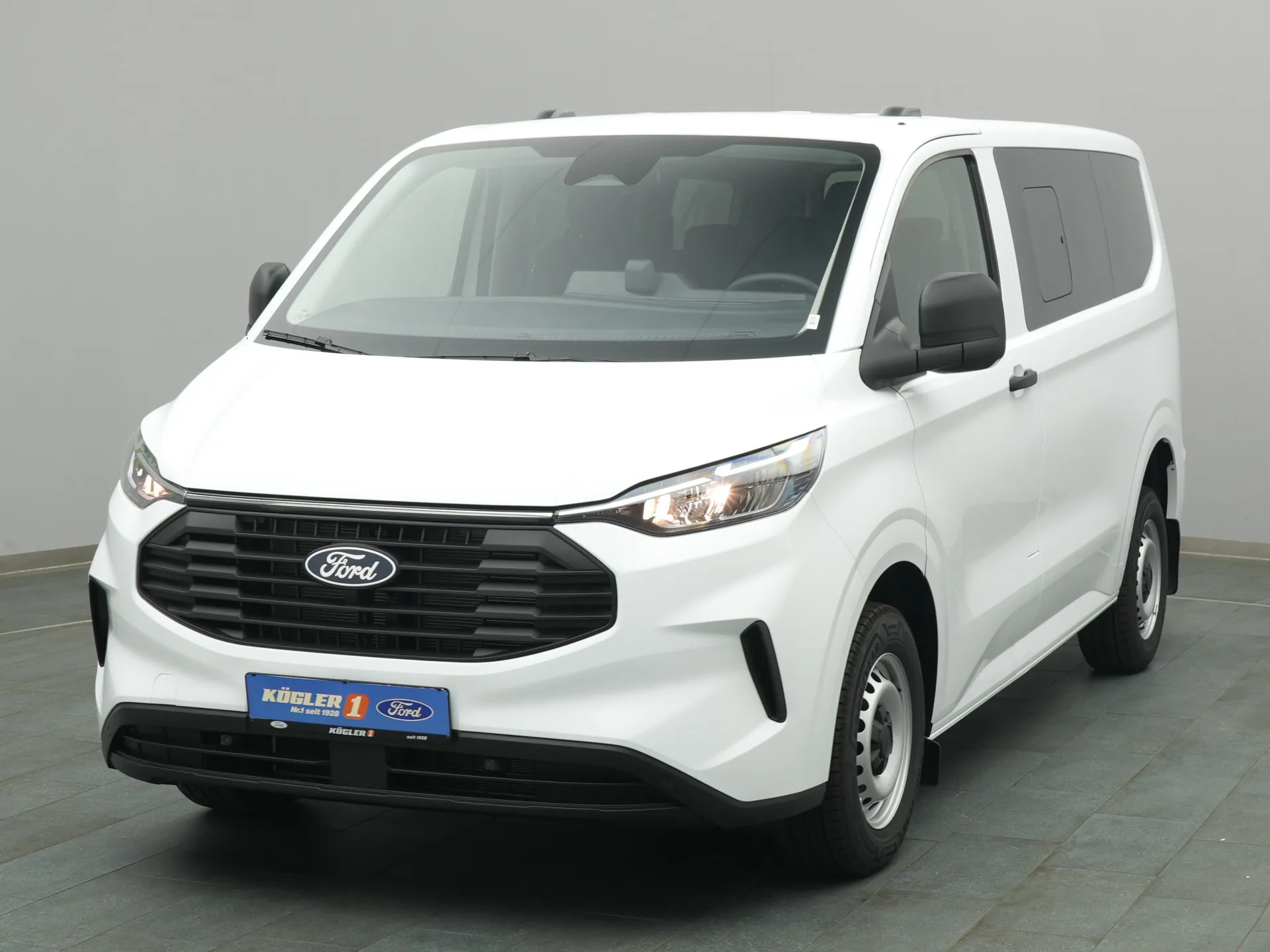 Ford Transit Custom Kombi in weiss