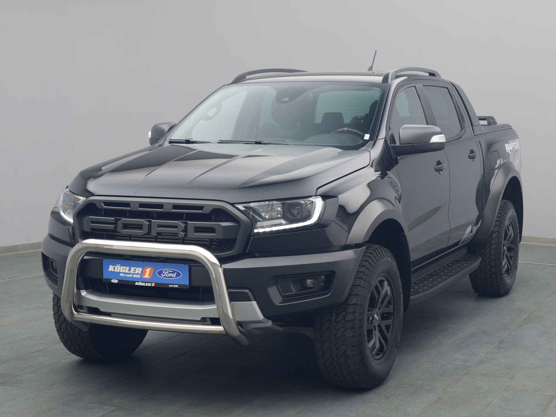 Ford Ranger Raptor in schwarz