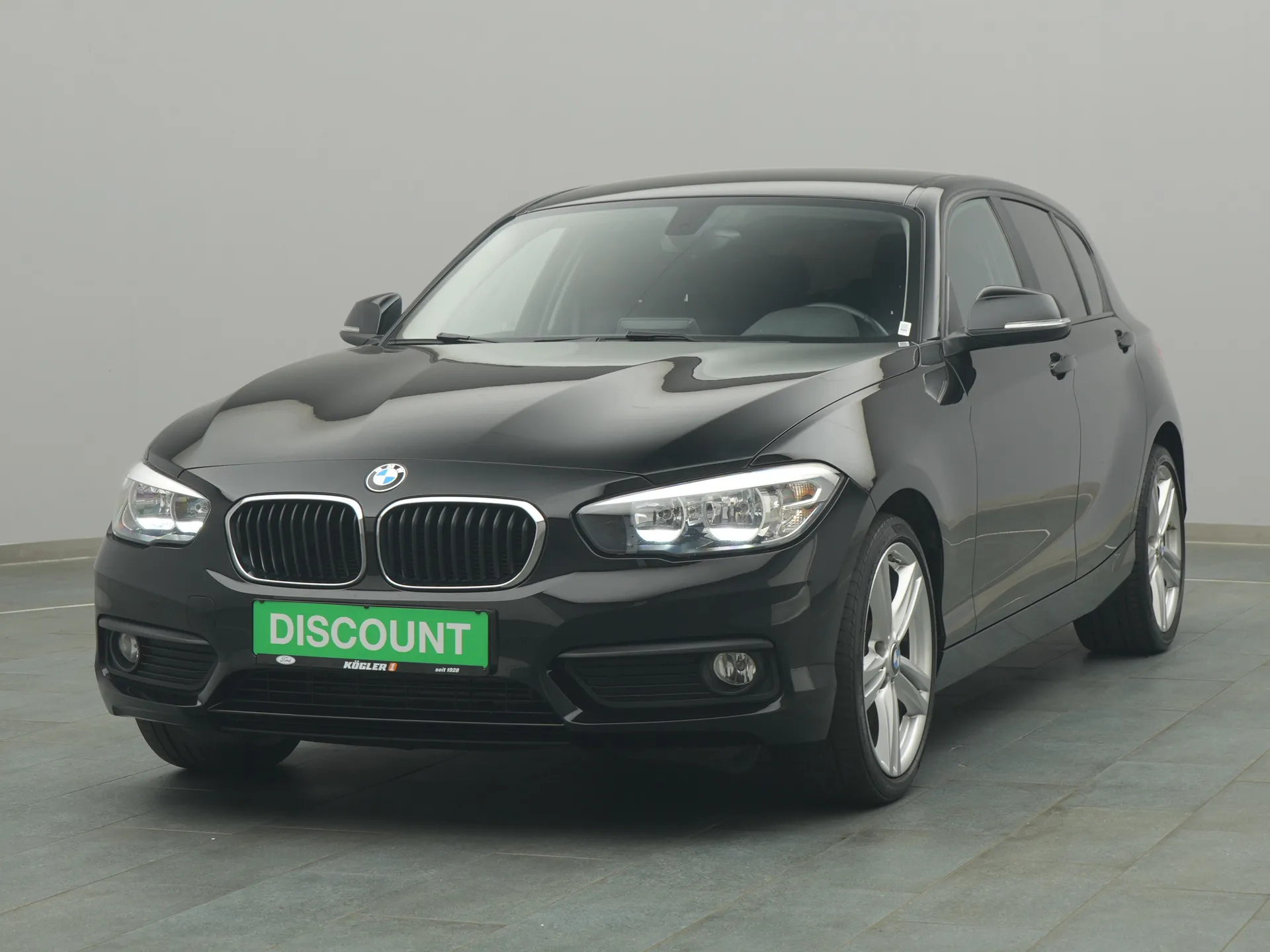 BMW 118 in schwarz