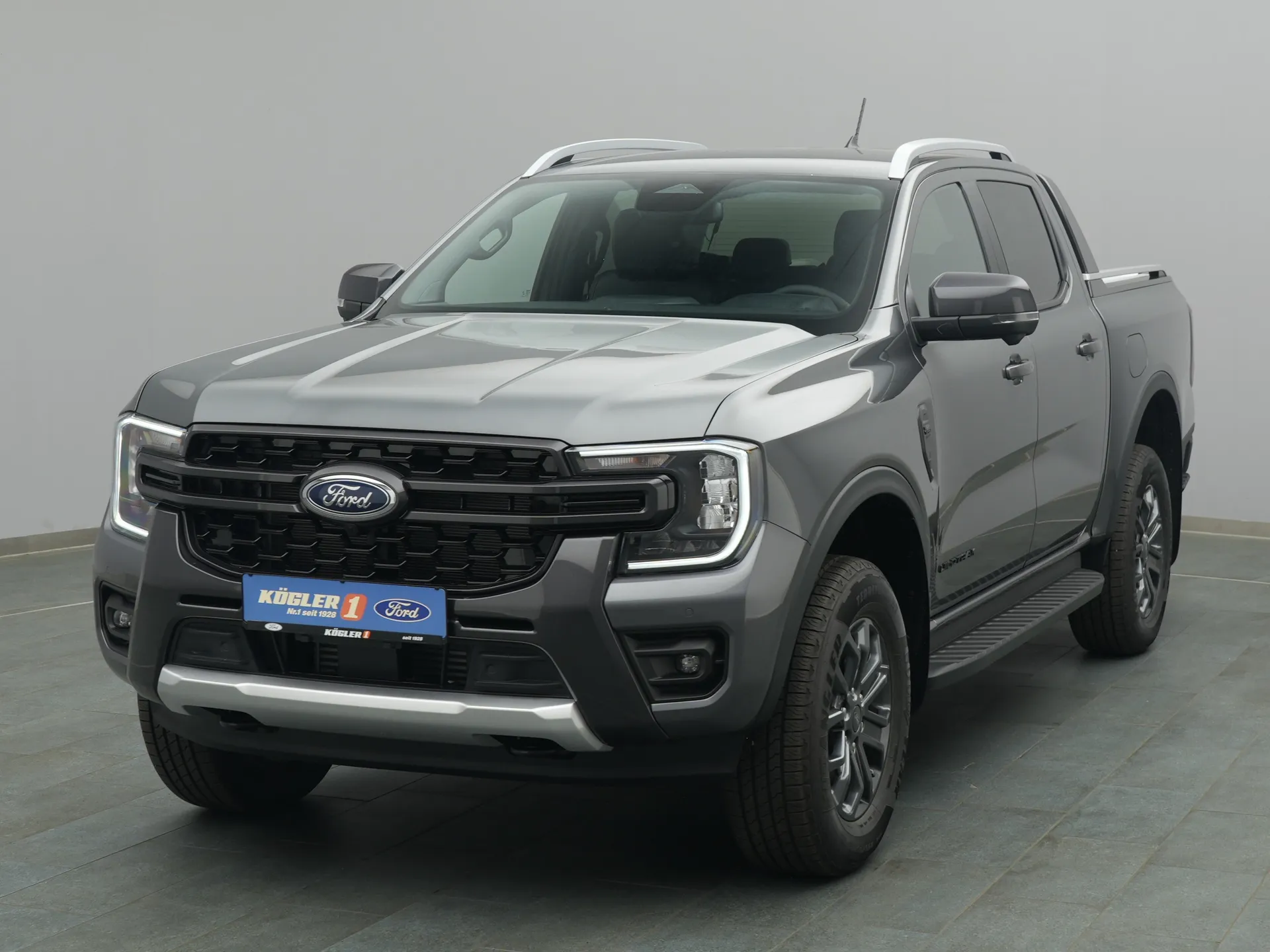 Ford Ranger DoKa Wildtrak in grau