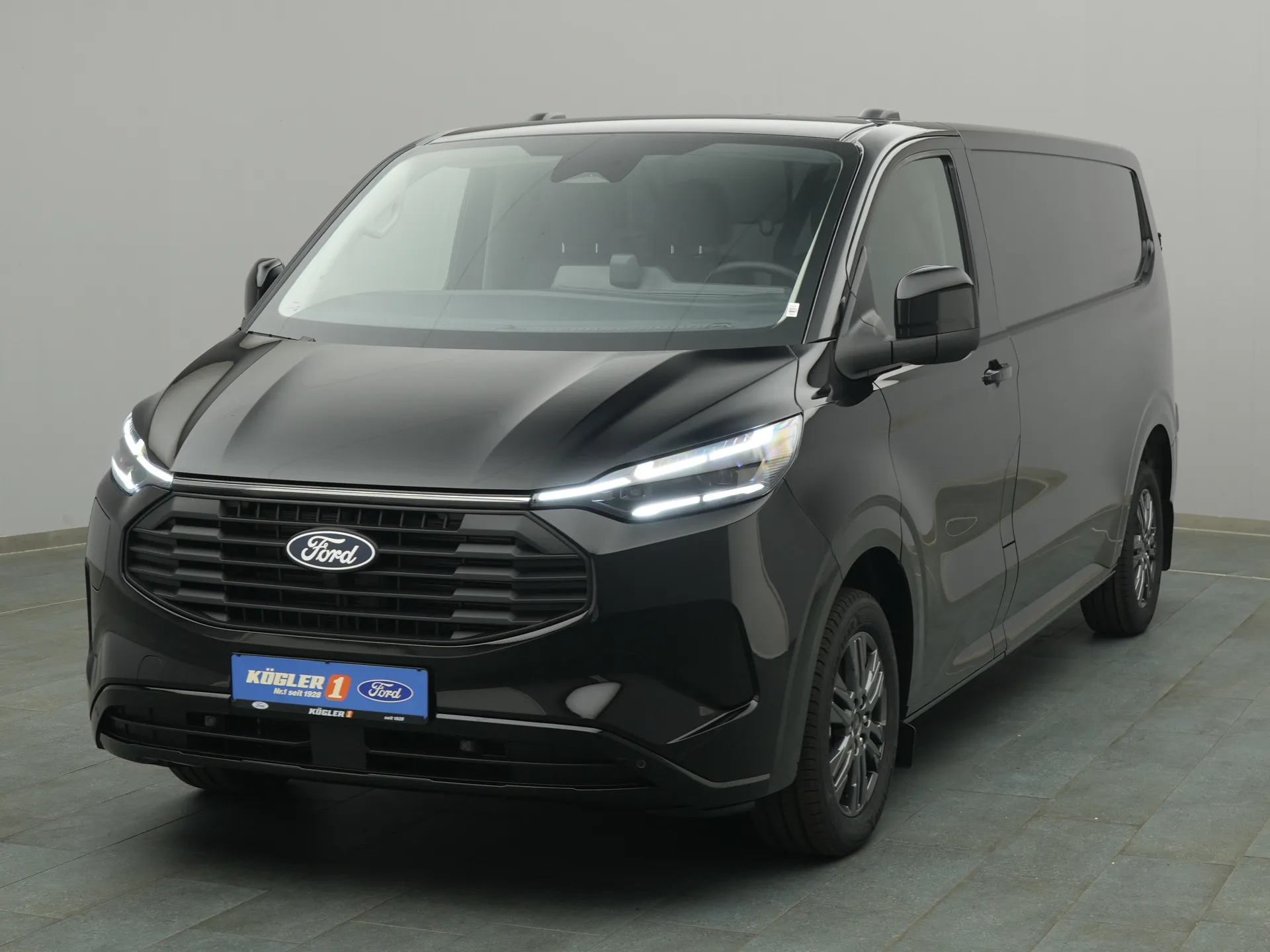 Ford Transit Custom Kasten in schwarz