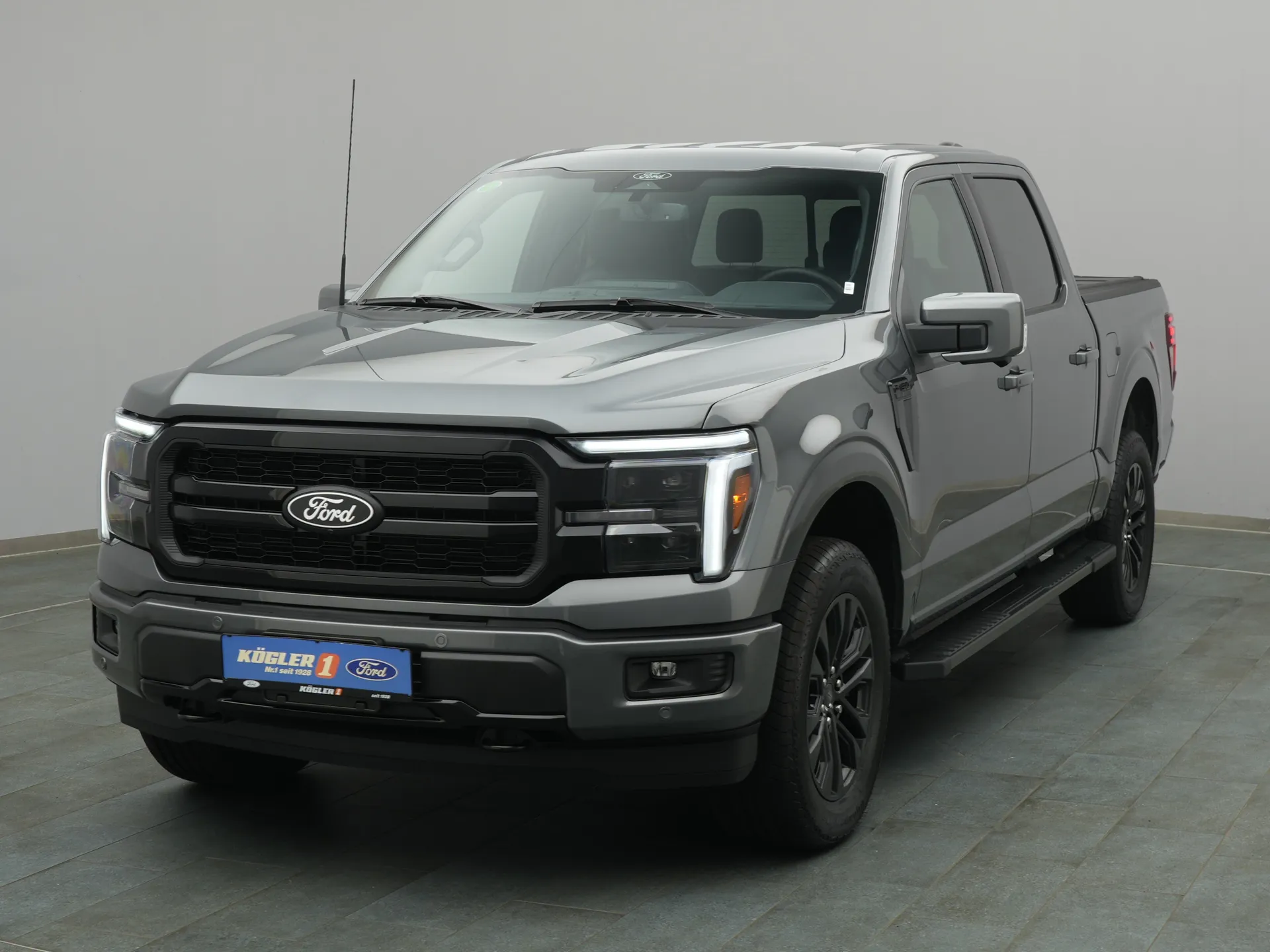 Ford F150 Lariat in grau