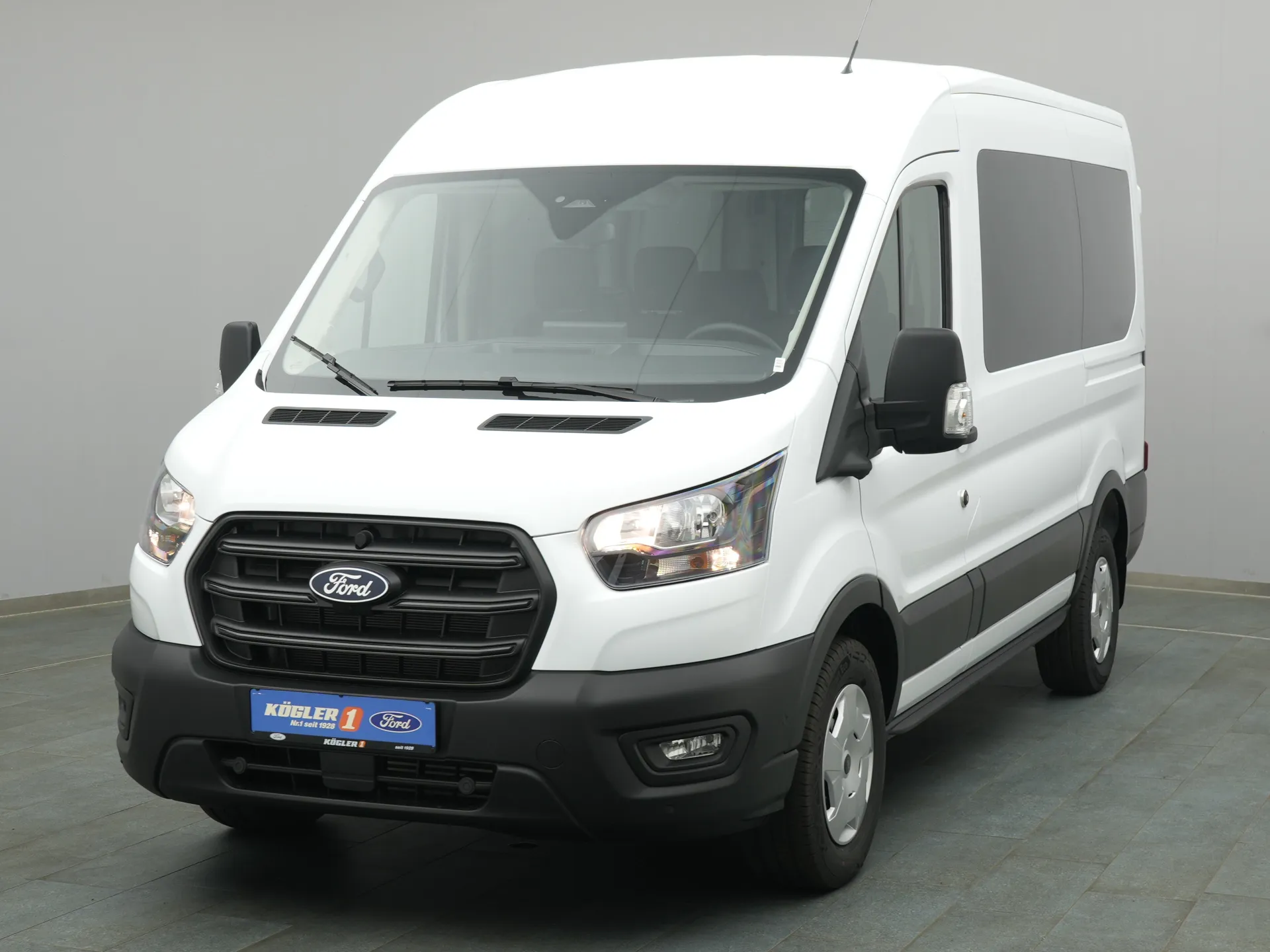 Ford Transit Kombi in weiss