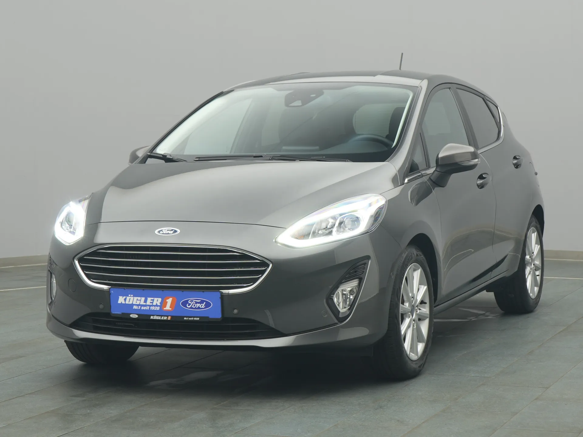 Ford Fiesta Titanium in grau