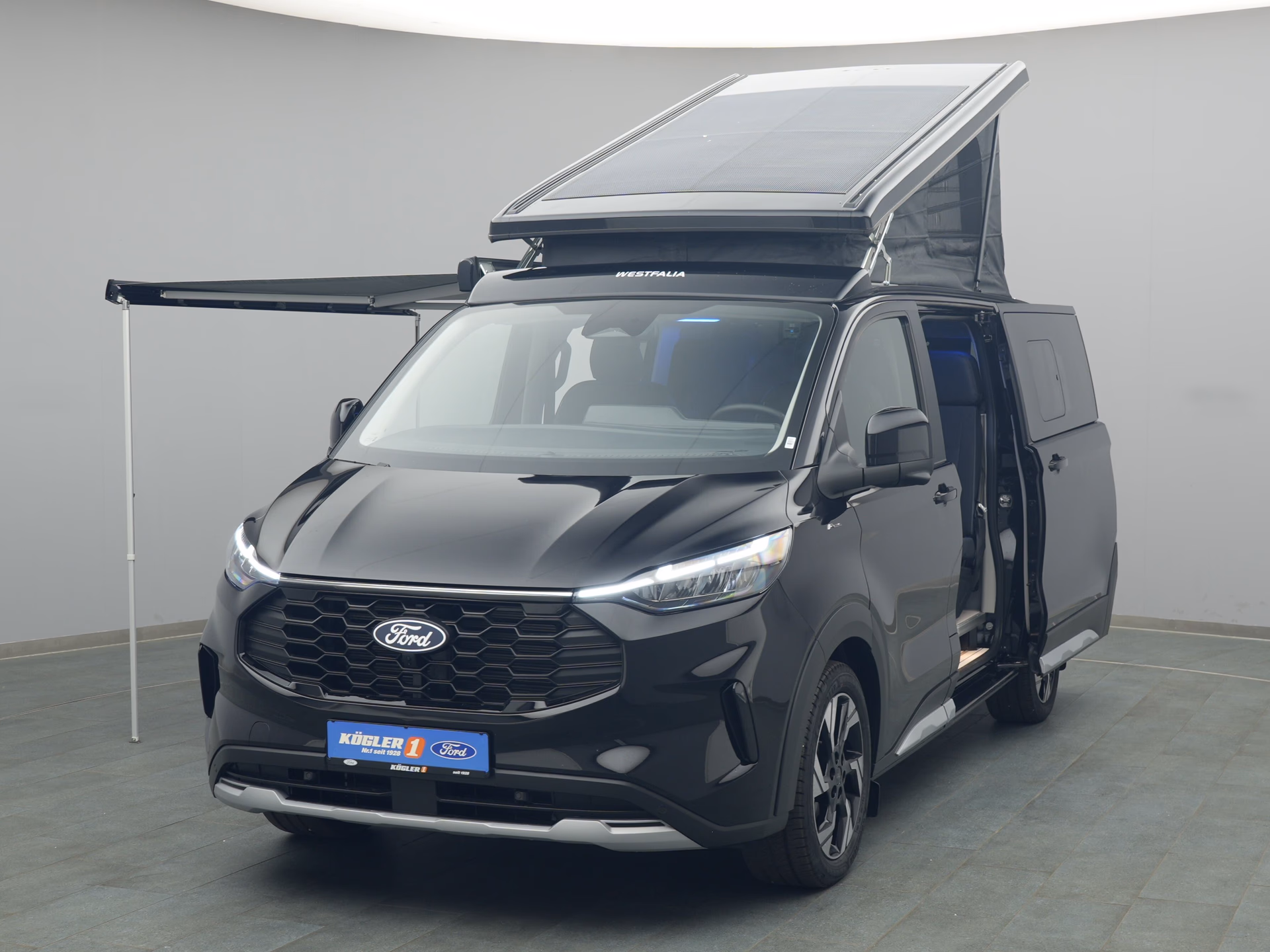 Ford Nugget in schwarz