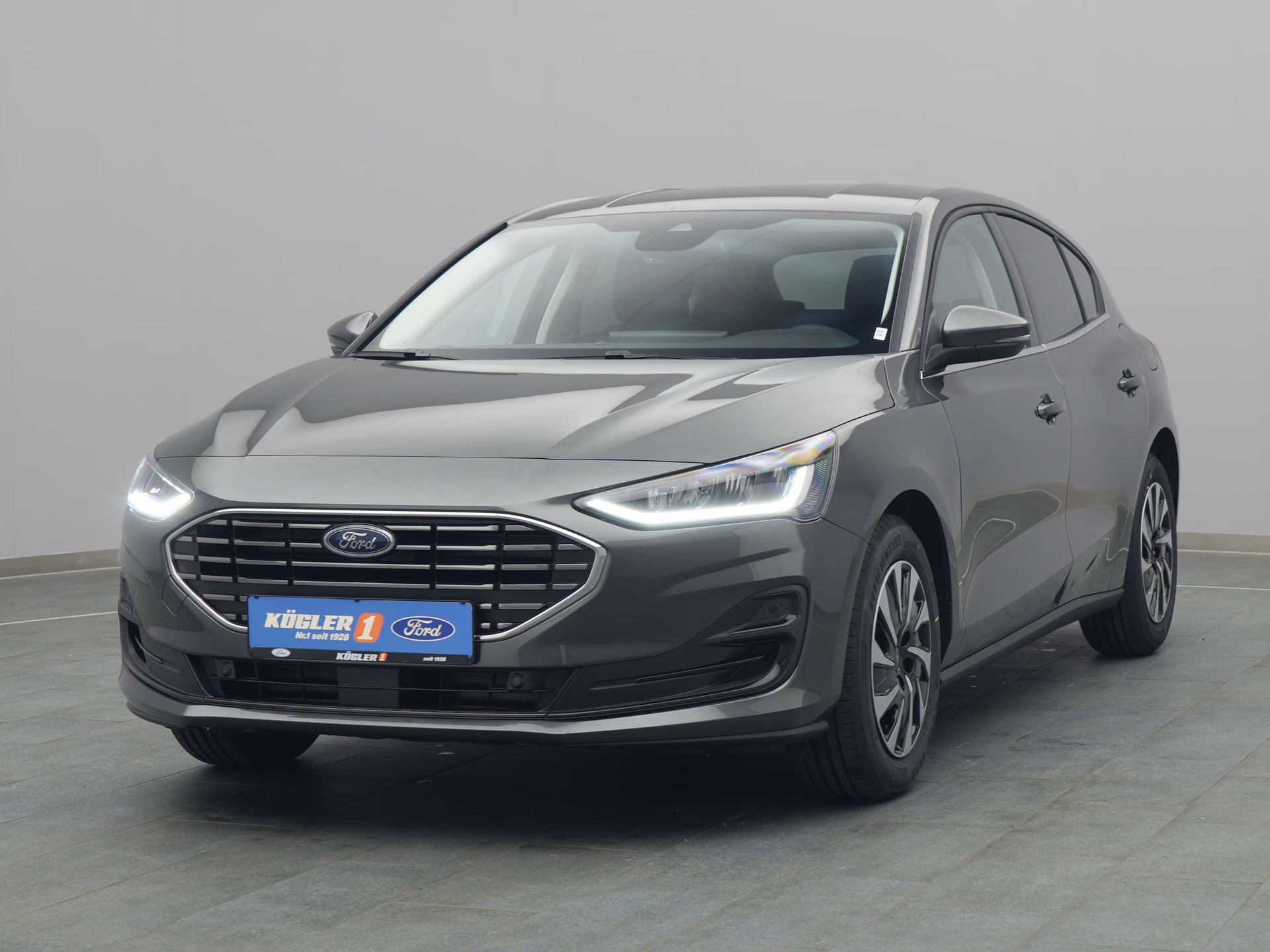 Ford Focus Titanium X in grau