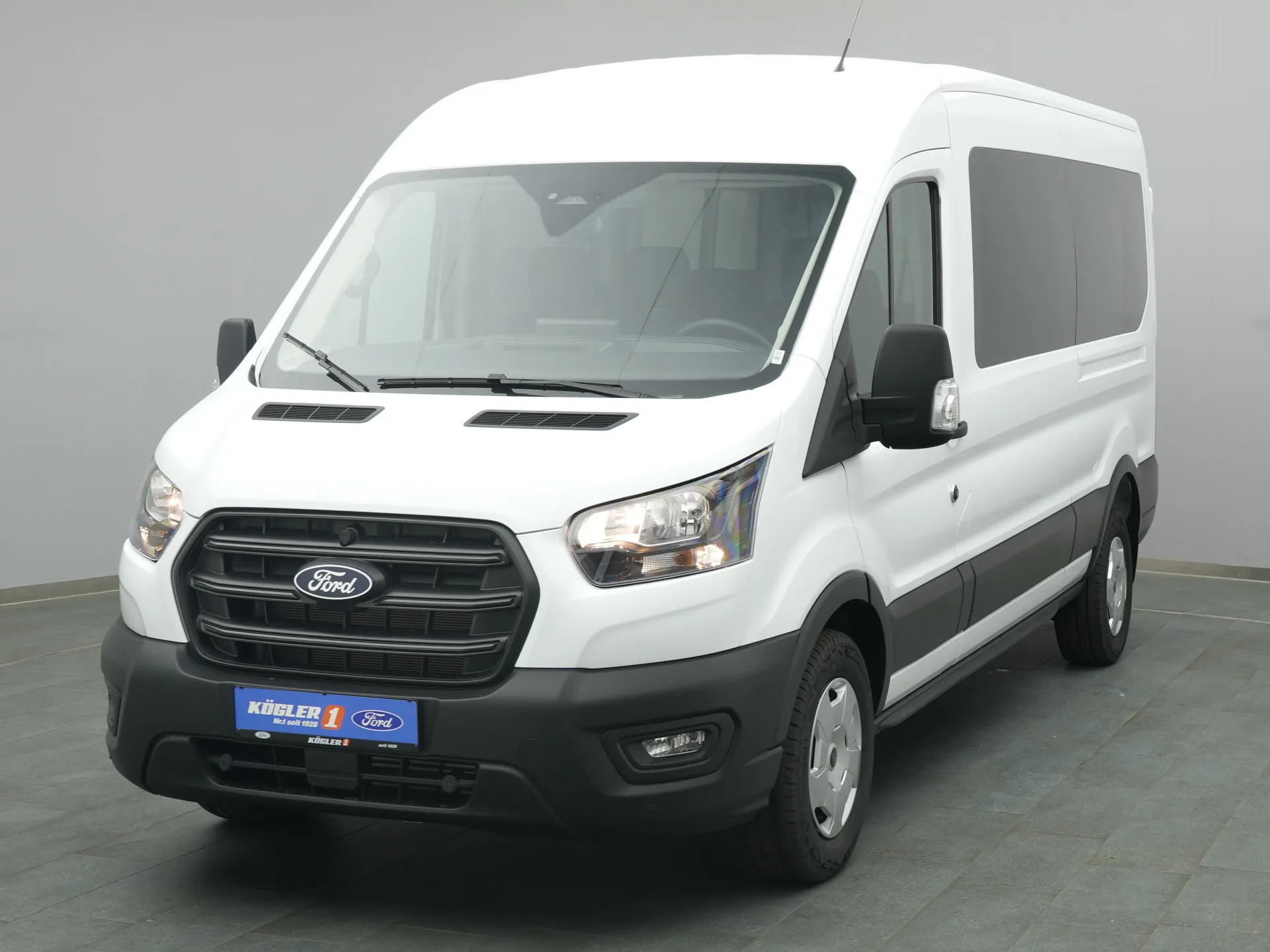 Ford Transit Kombi in weiss