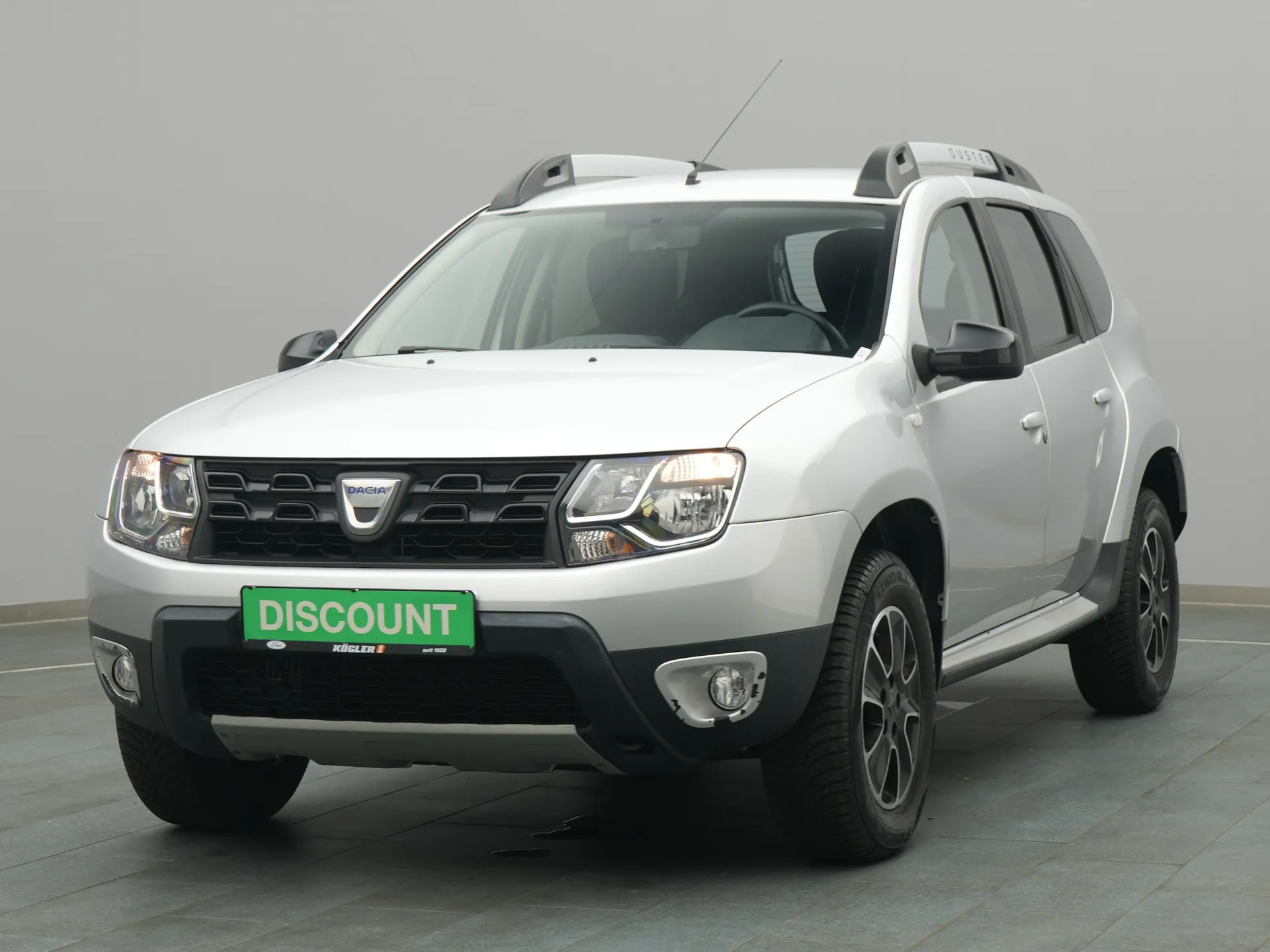 Dacia Duster in silber