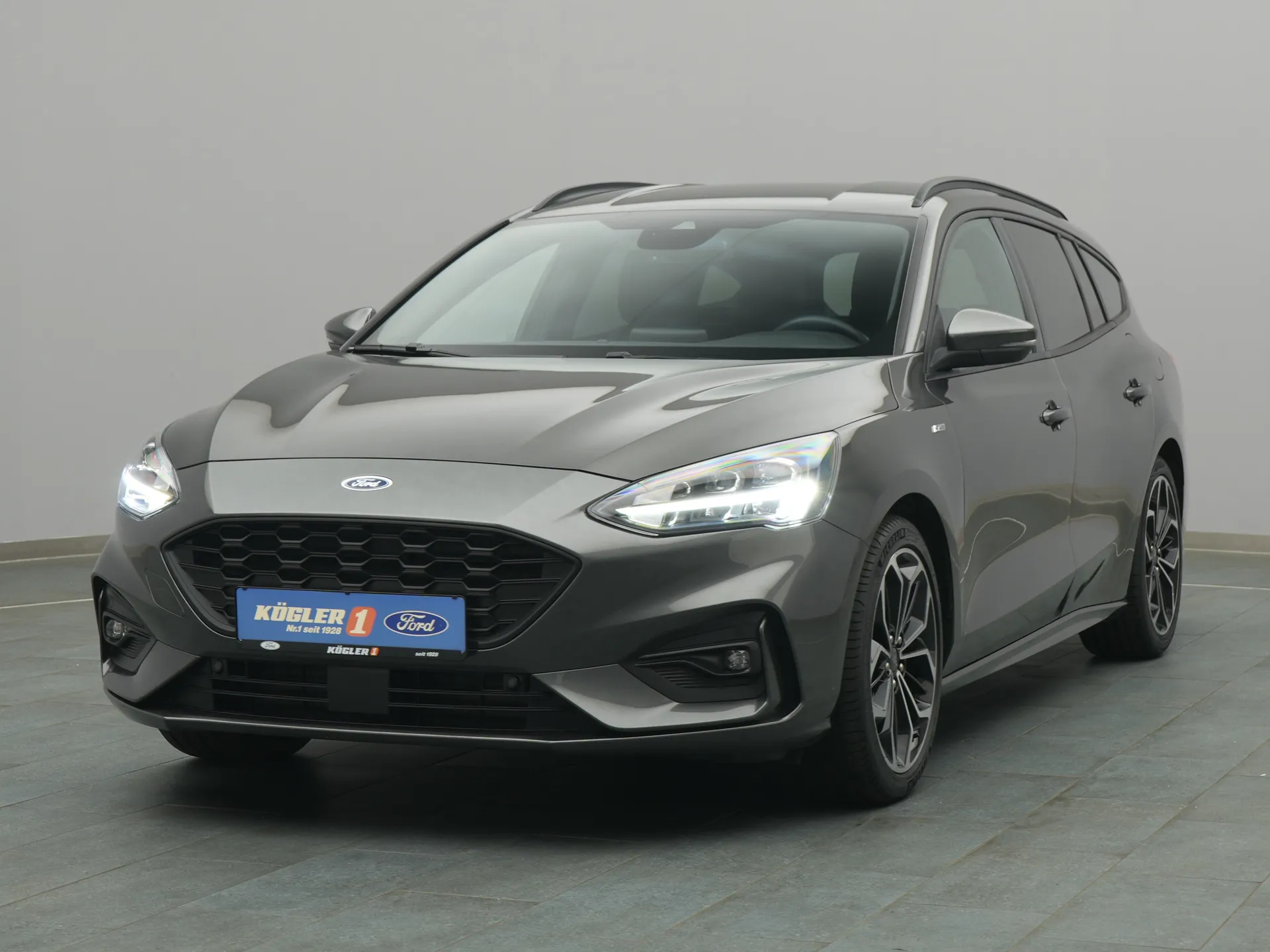 Ford Focus ST-Line in grau