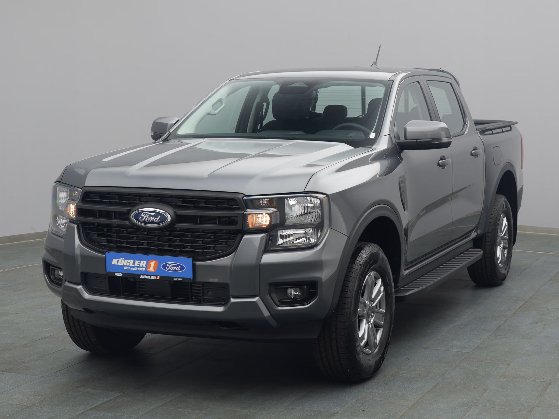 Ford Ranger DoKa XLT in grau