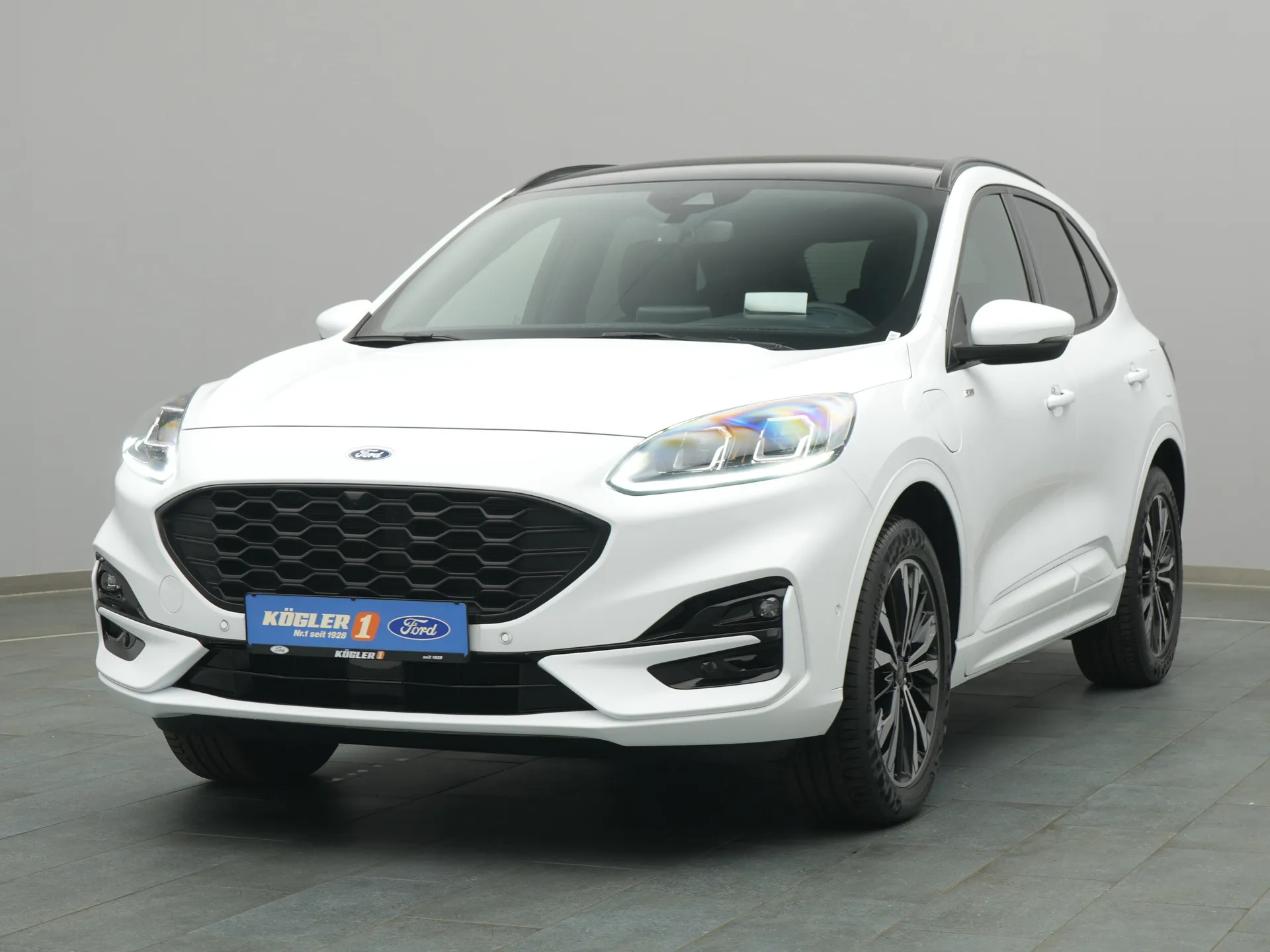 Ford Kuga ST-Line X in weiss