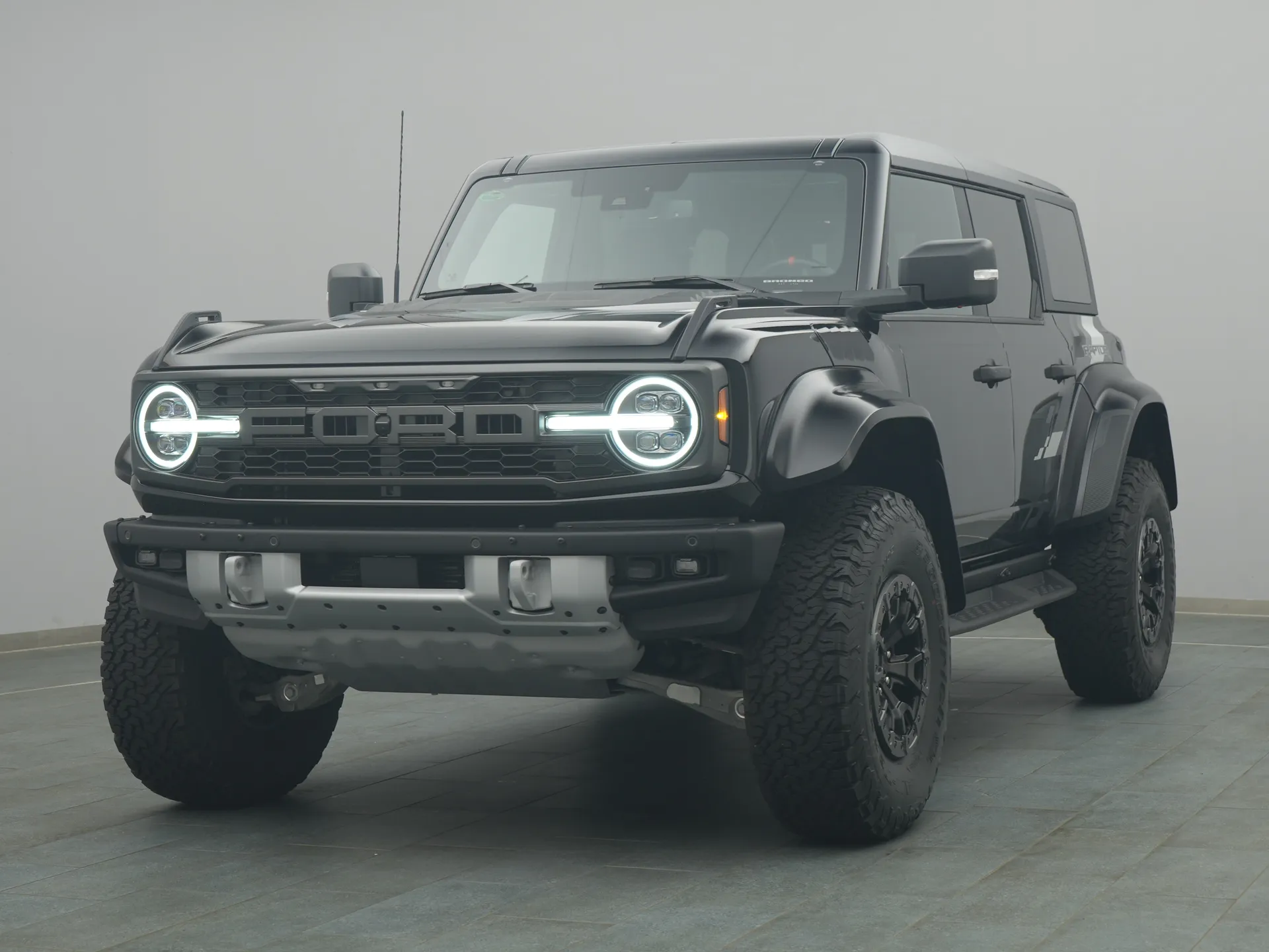 Ford Bronco in schwarz