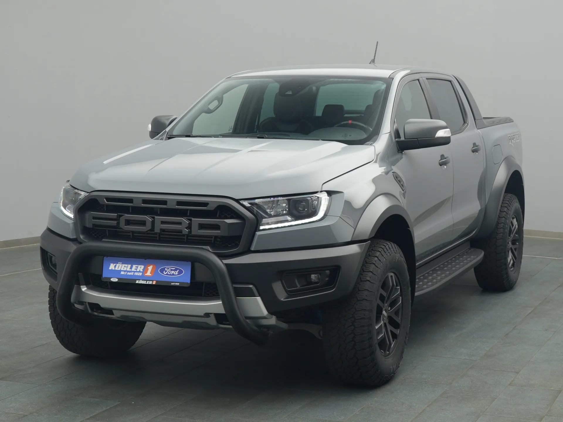Ford Ranger Raptor in grau