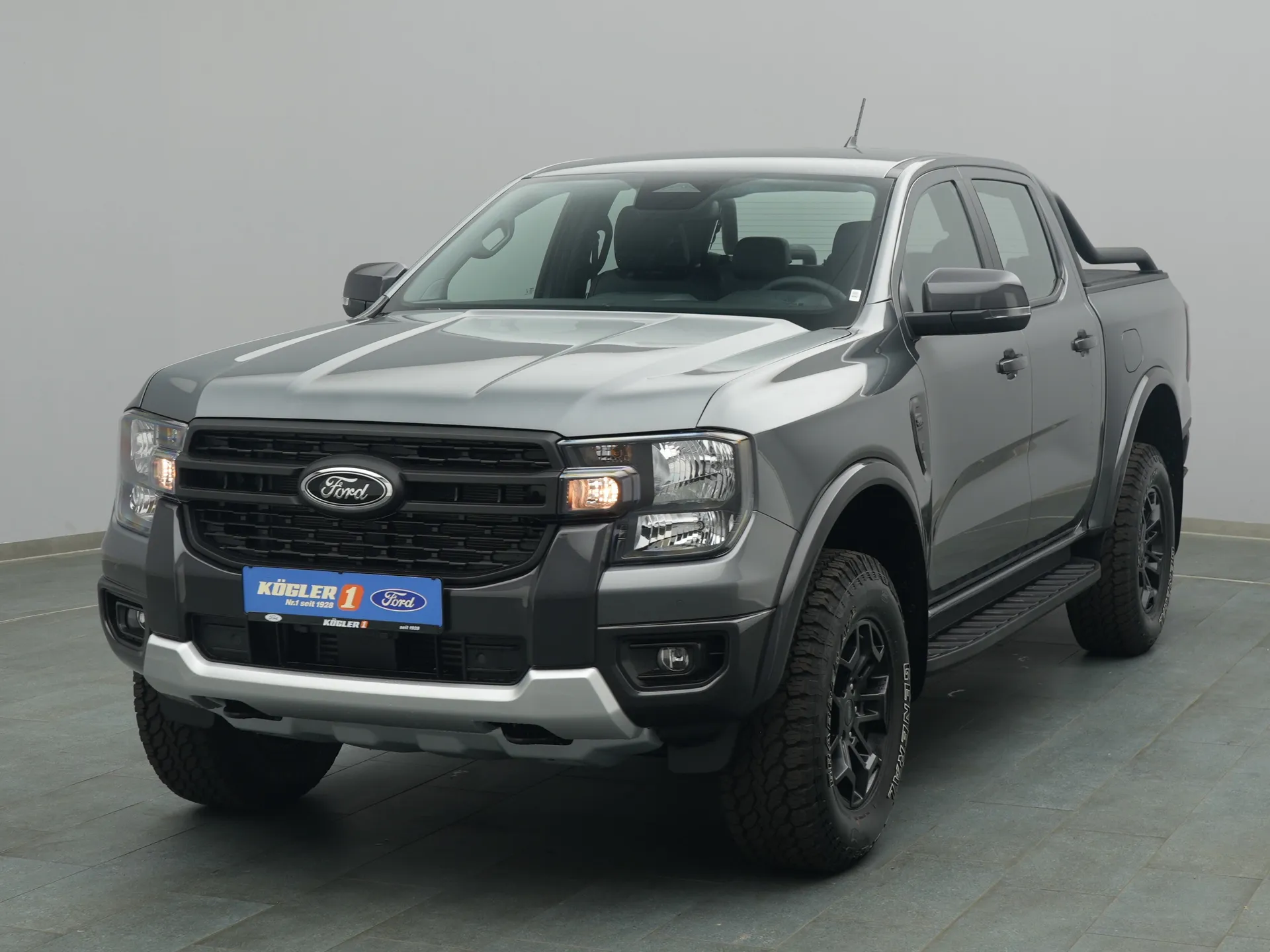 Ford Ranger DoKa Tremor in grau