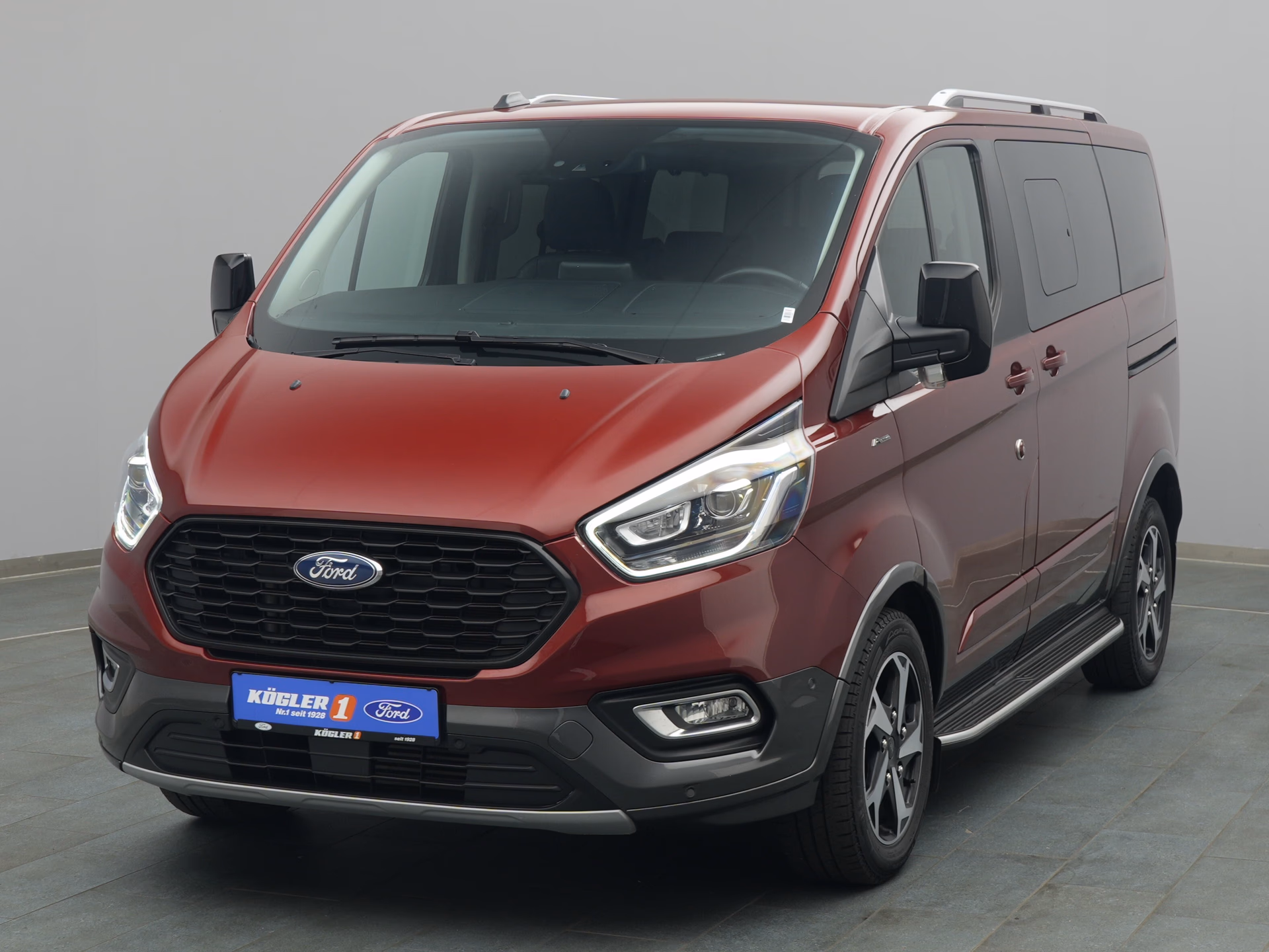 Ford Tourneo Custom Active in rot
