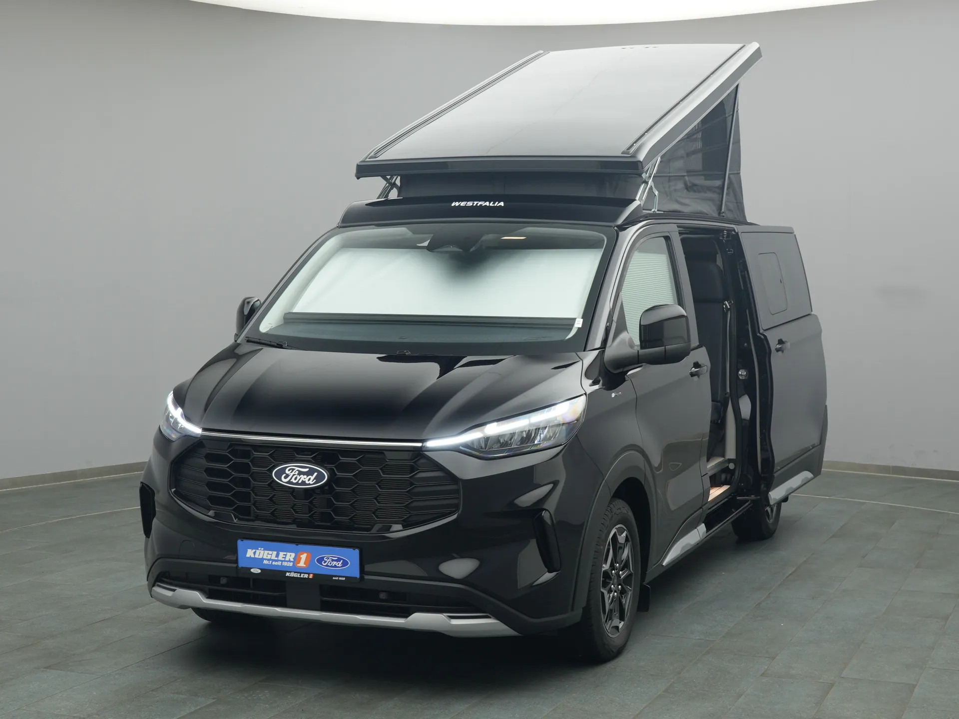 Ford Nugget in schwarz