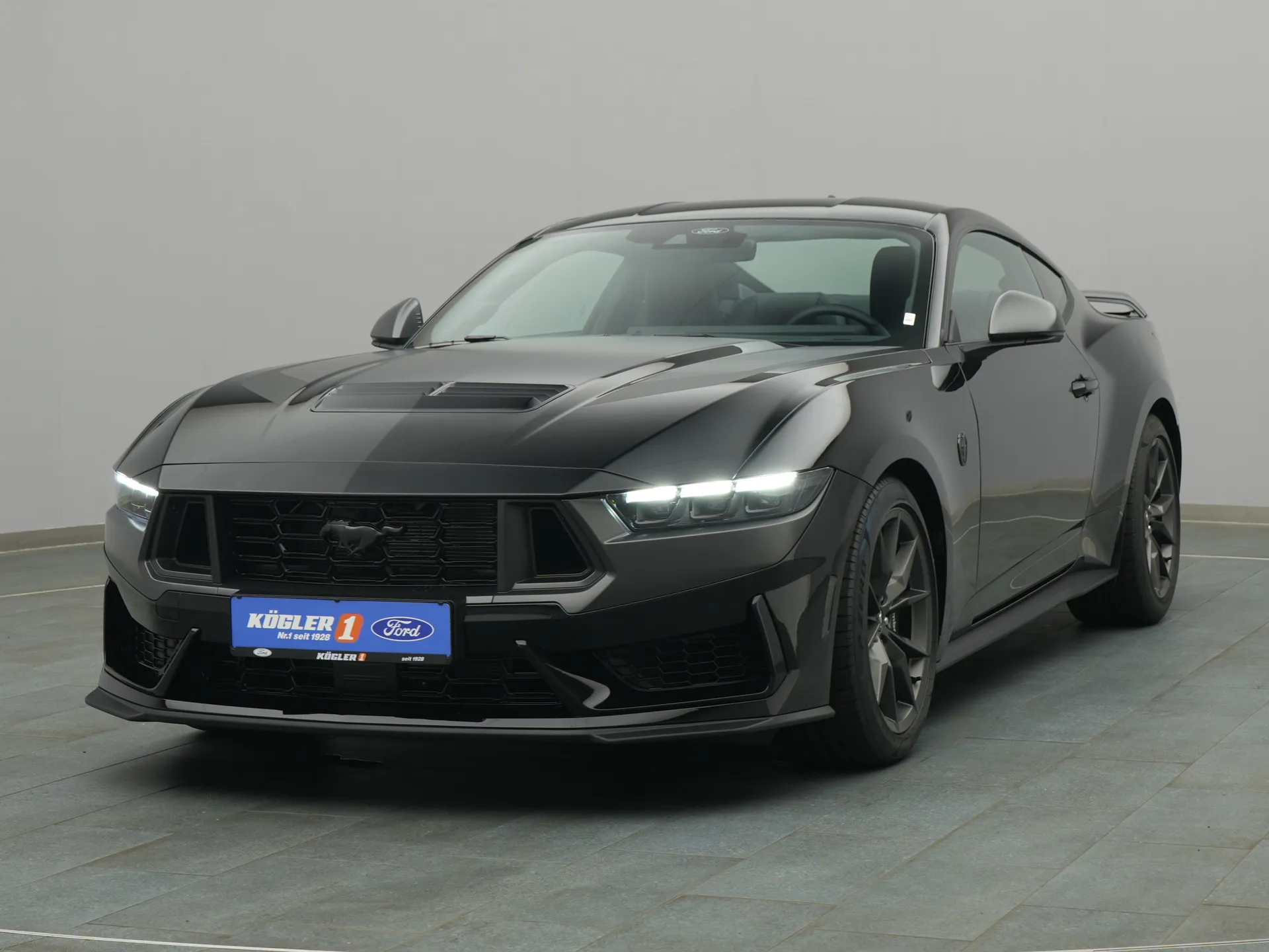 Ford Mustang Dark Horse in schwarz