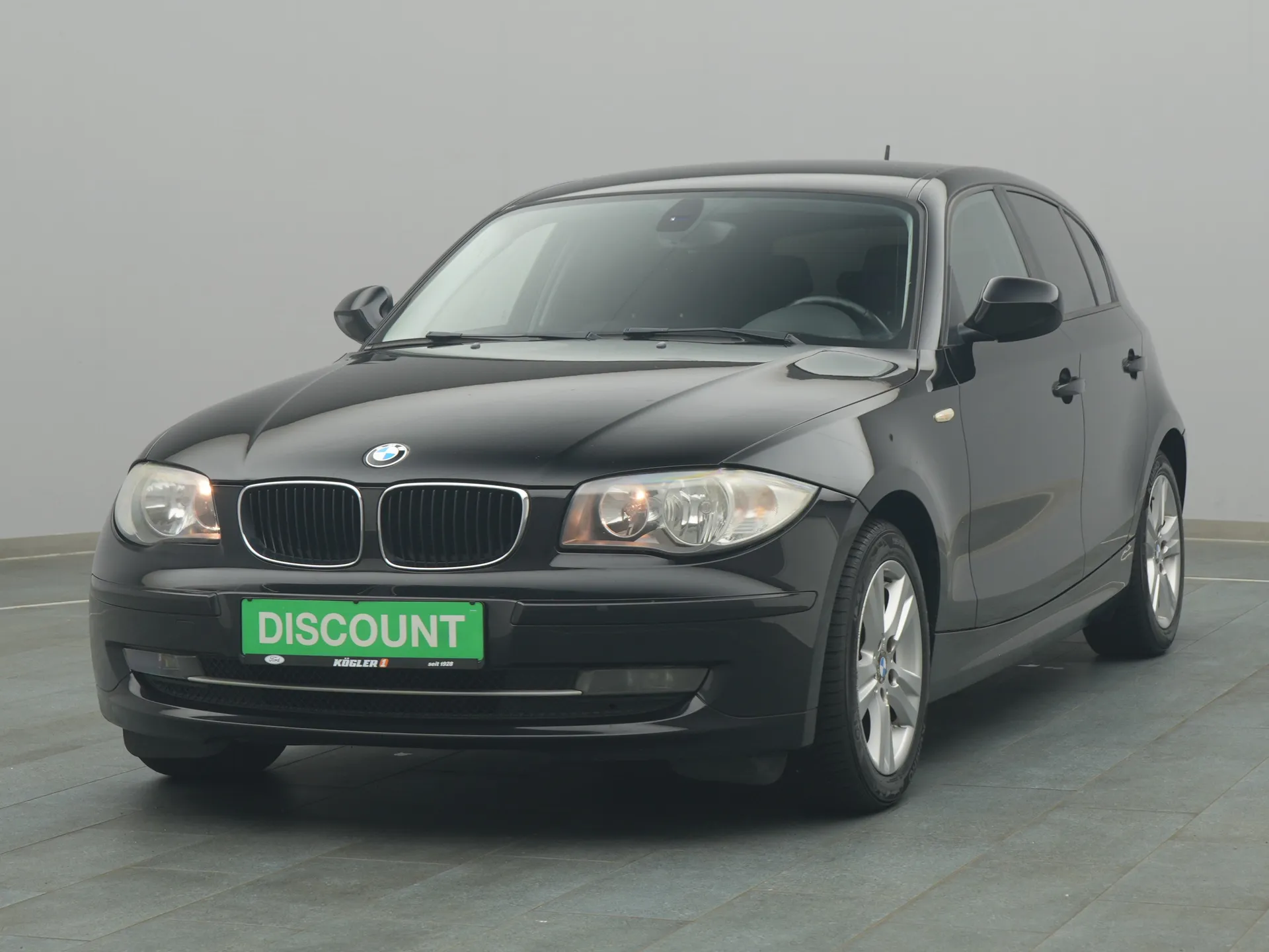 BMW 116 in schwarz