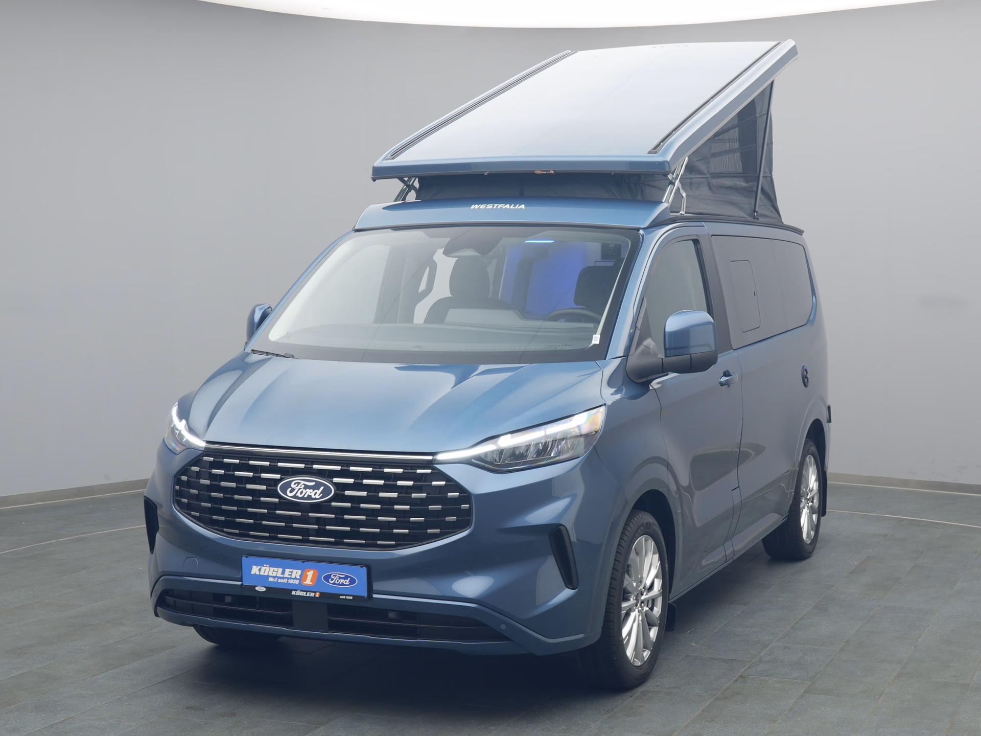 Ford Nugget in blau