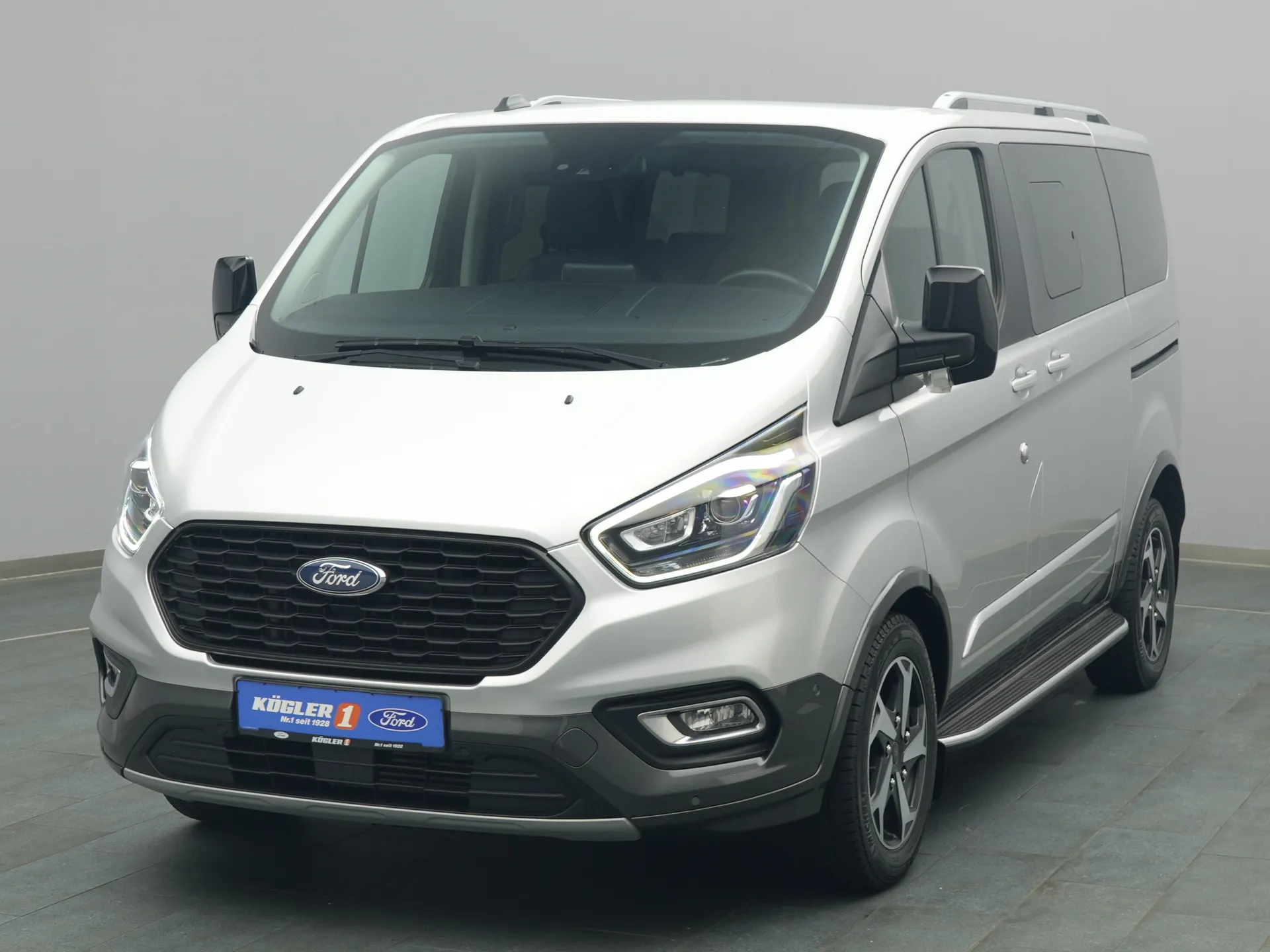 Ford Tourneo Custom in silber