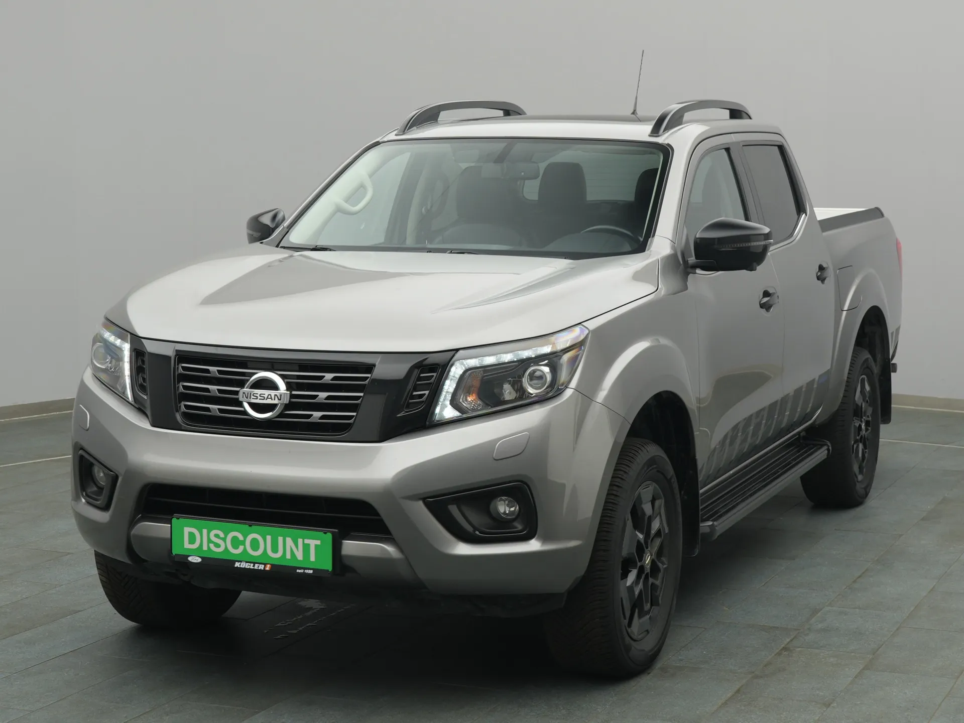 Nissan Navara in grau