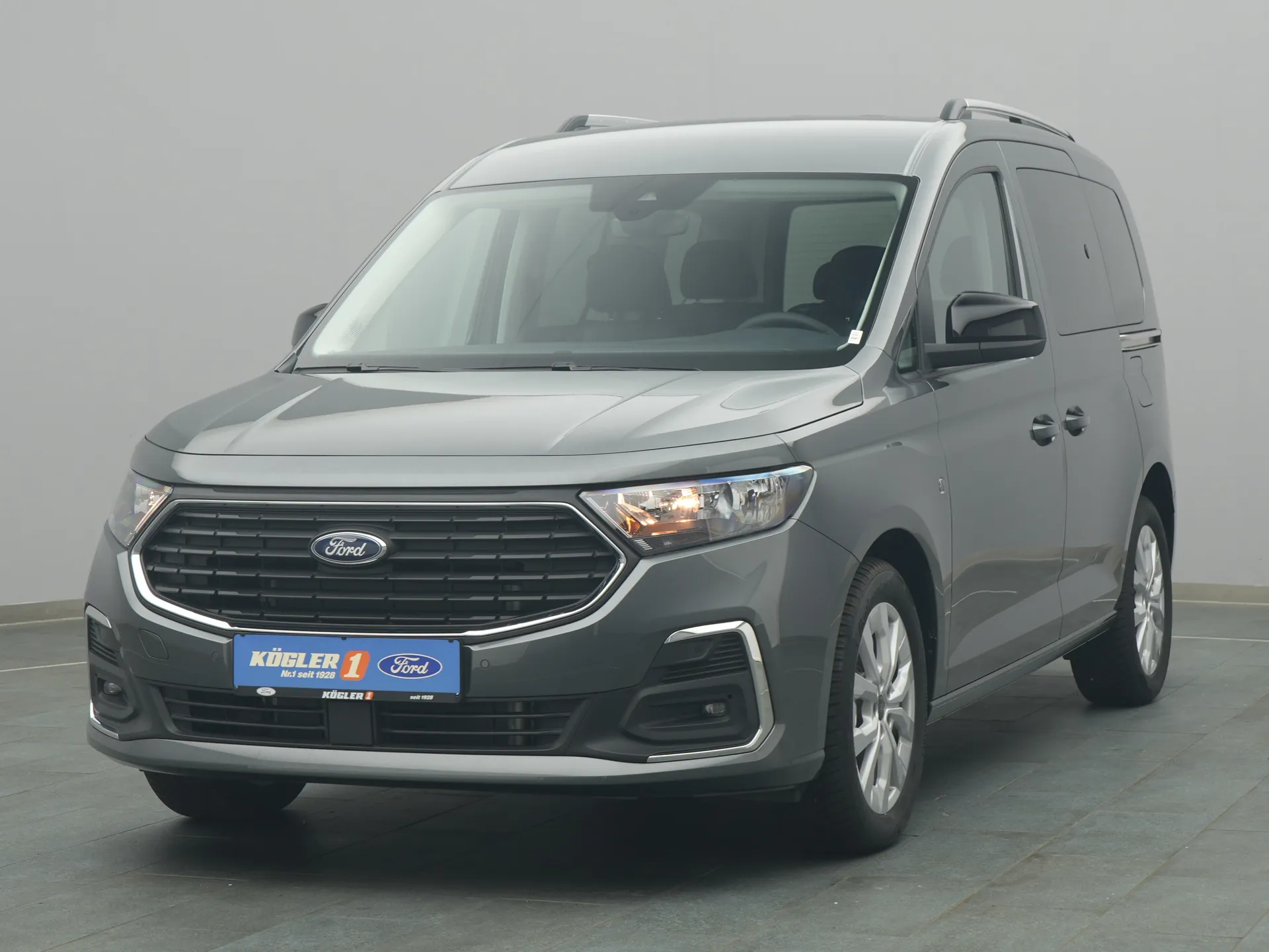 Ford Tourneo Connect Titanium in grau