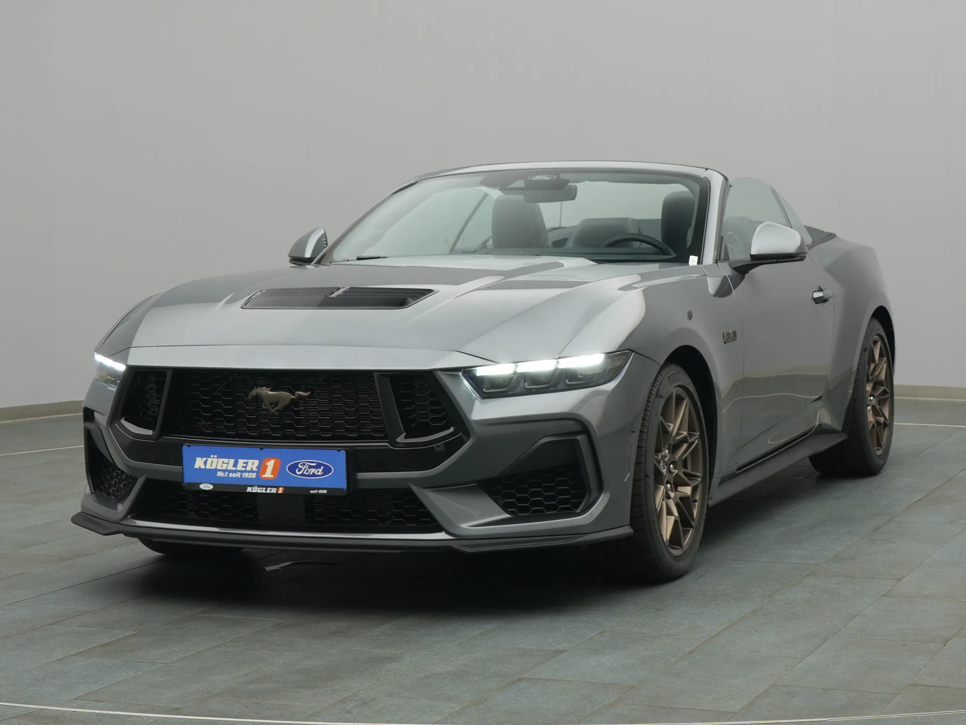 Ford Mustang GT in grau