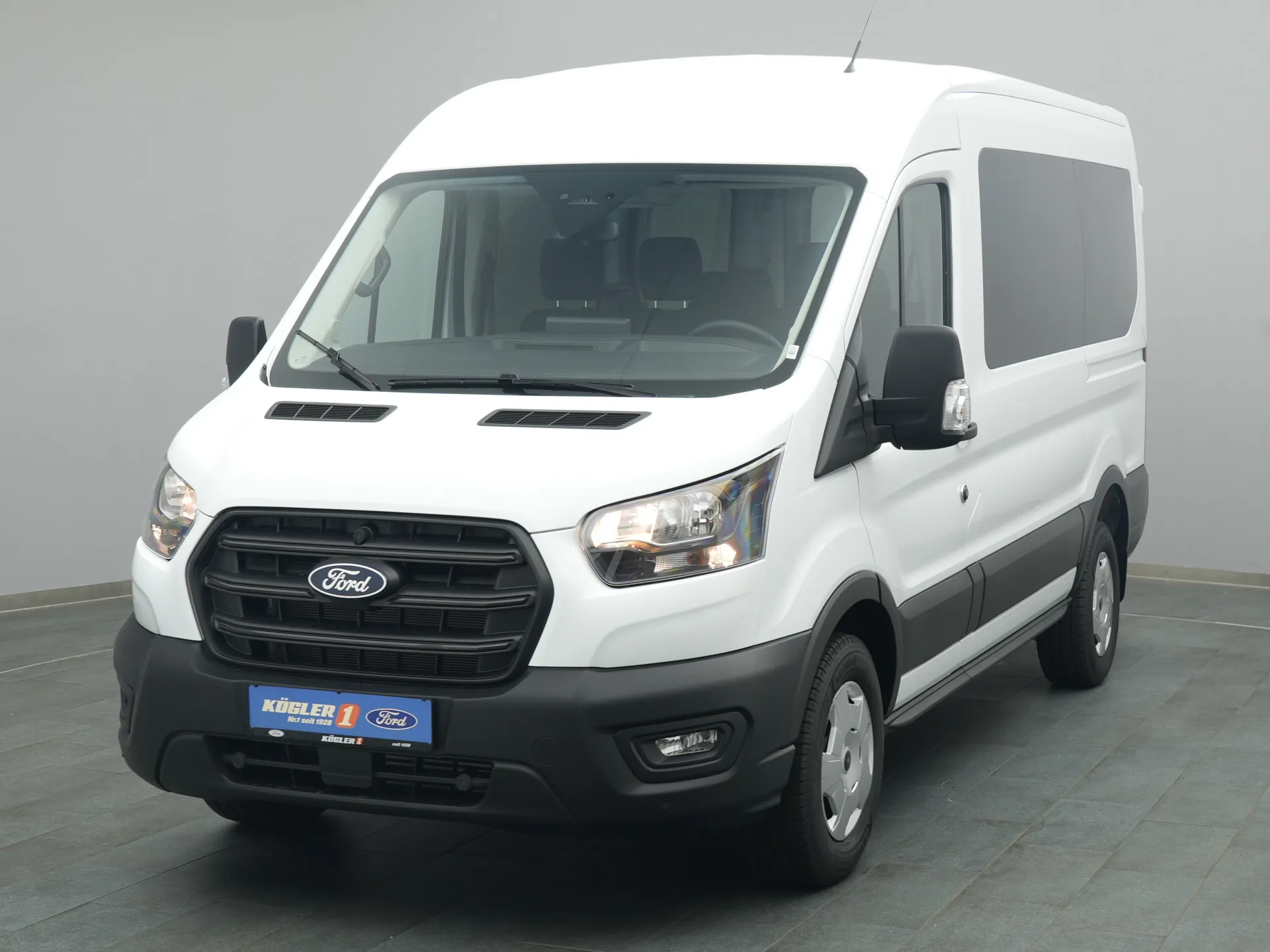 Ford Transit Kombi in weiss
