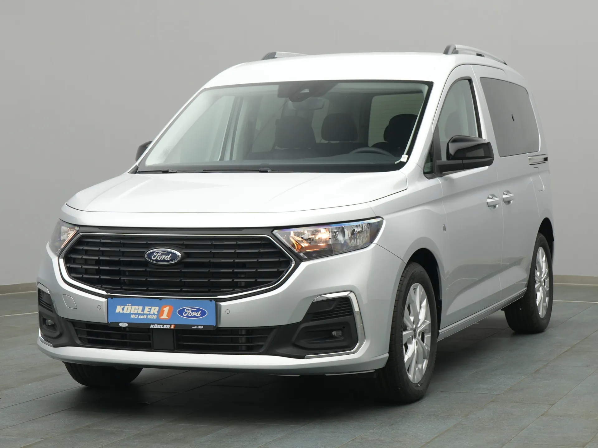 Ford Tourneo Connect Titanium in silber