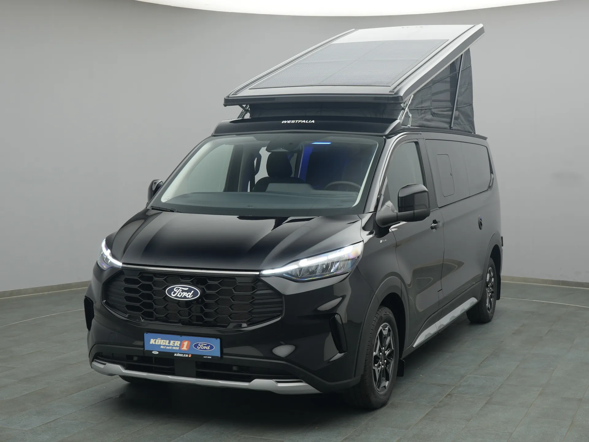 Ford Nugget in schwarz