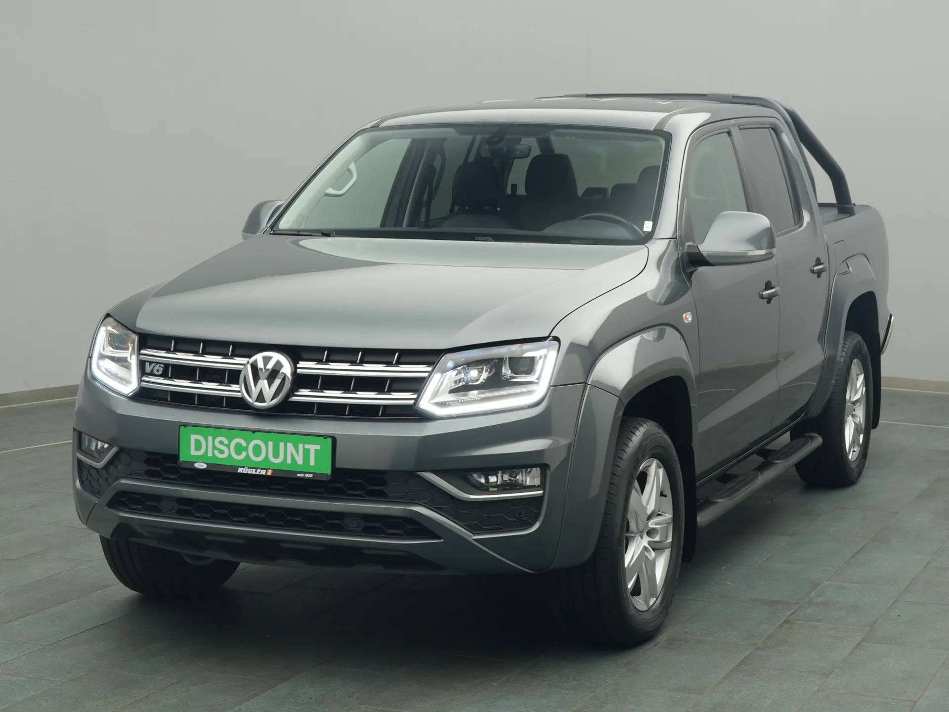 VW Amarok in grau