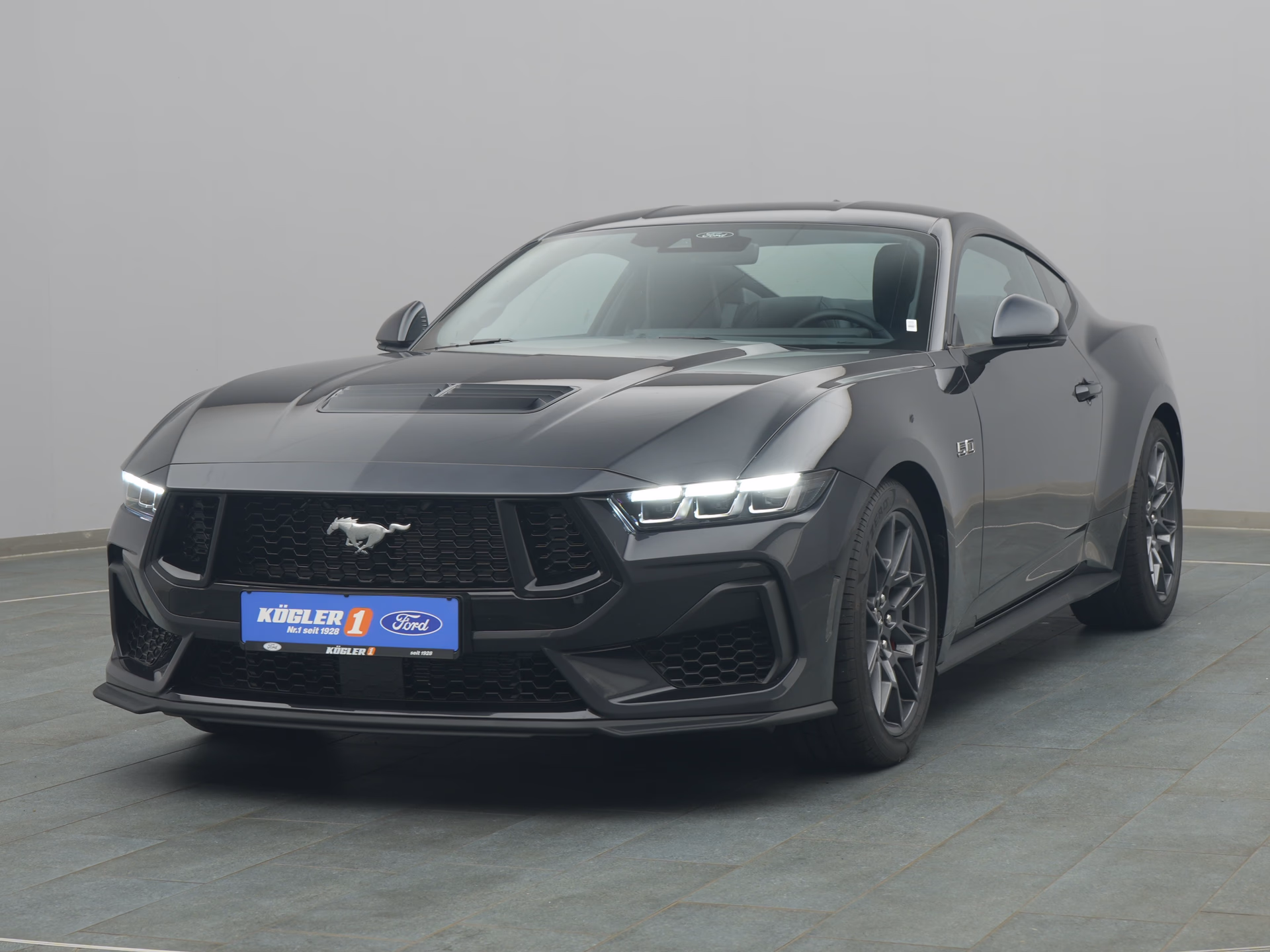 Ford Mustang GT in grau