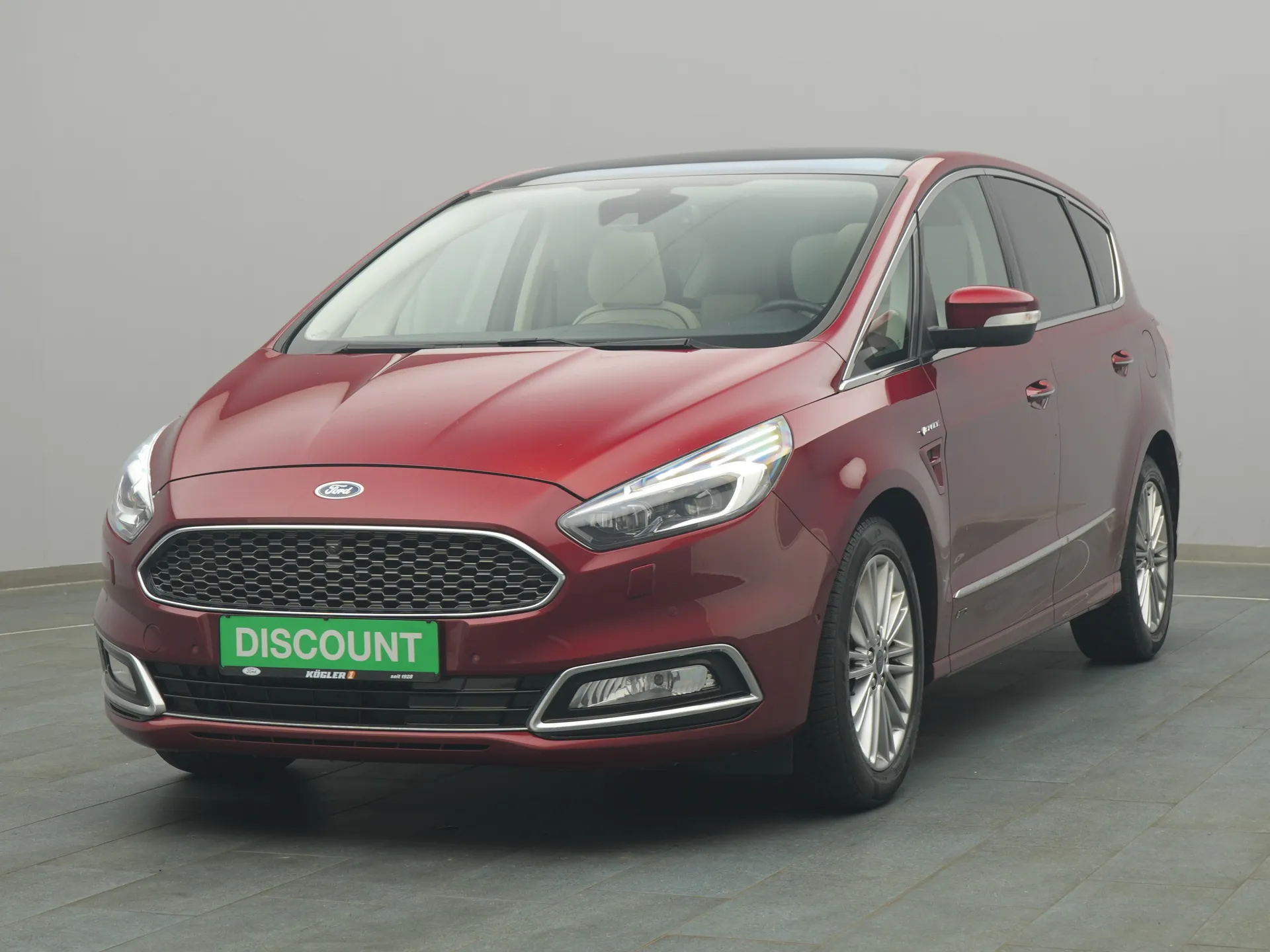 Ford S-MAX Vignale in rot