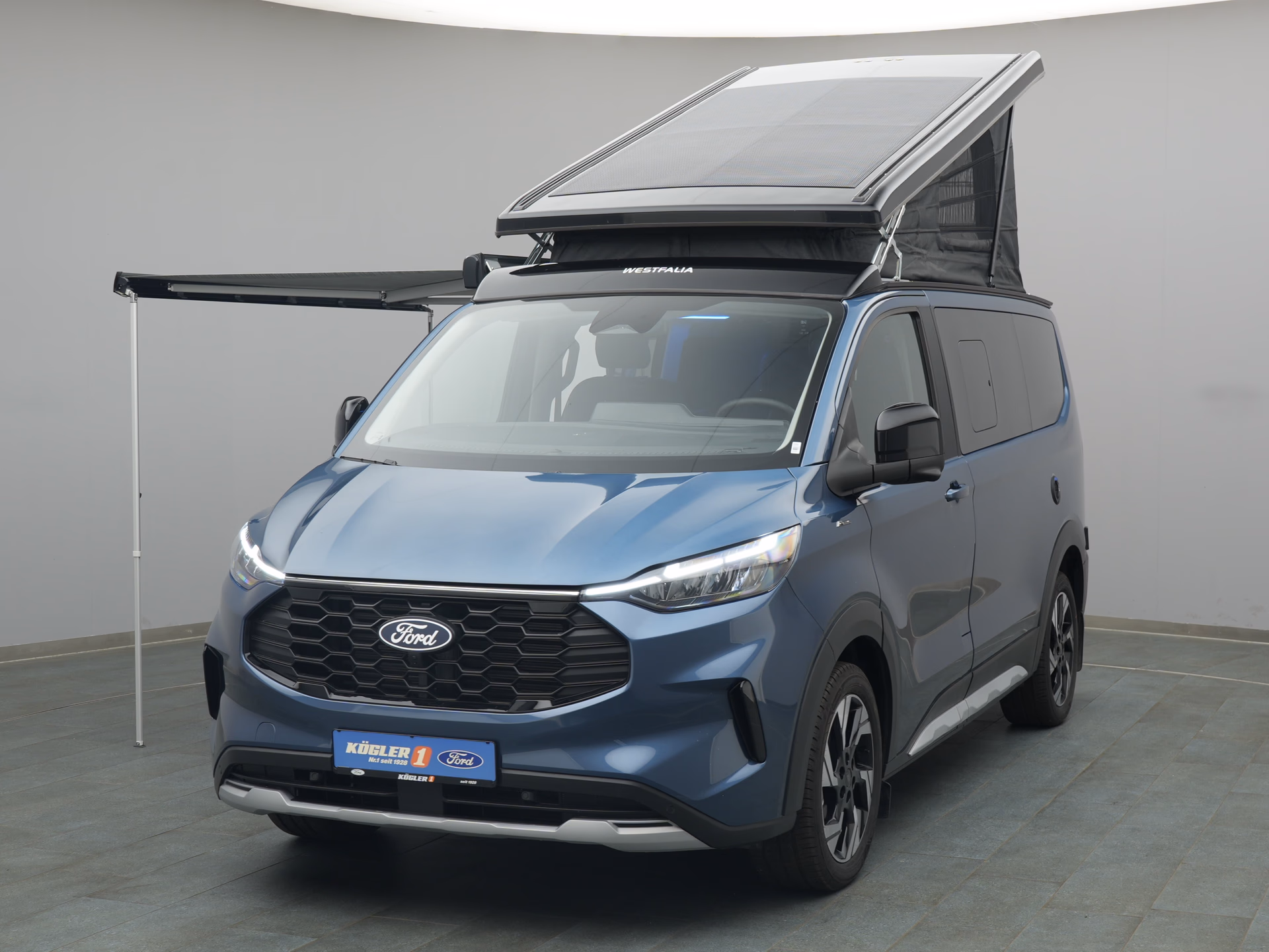 Ford Nugget in blau