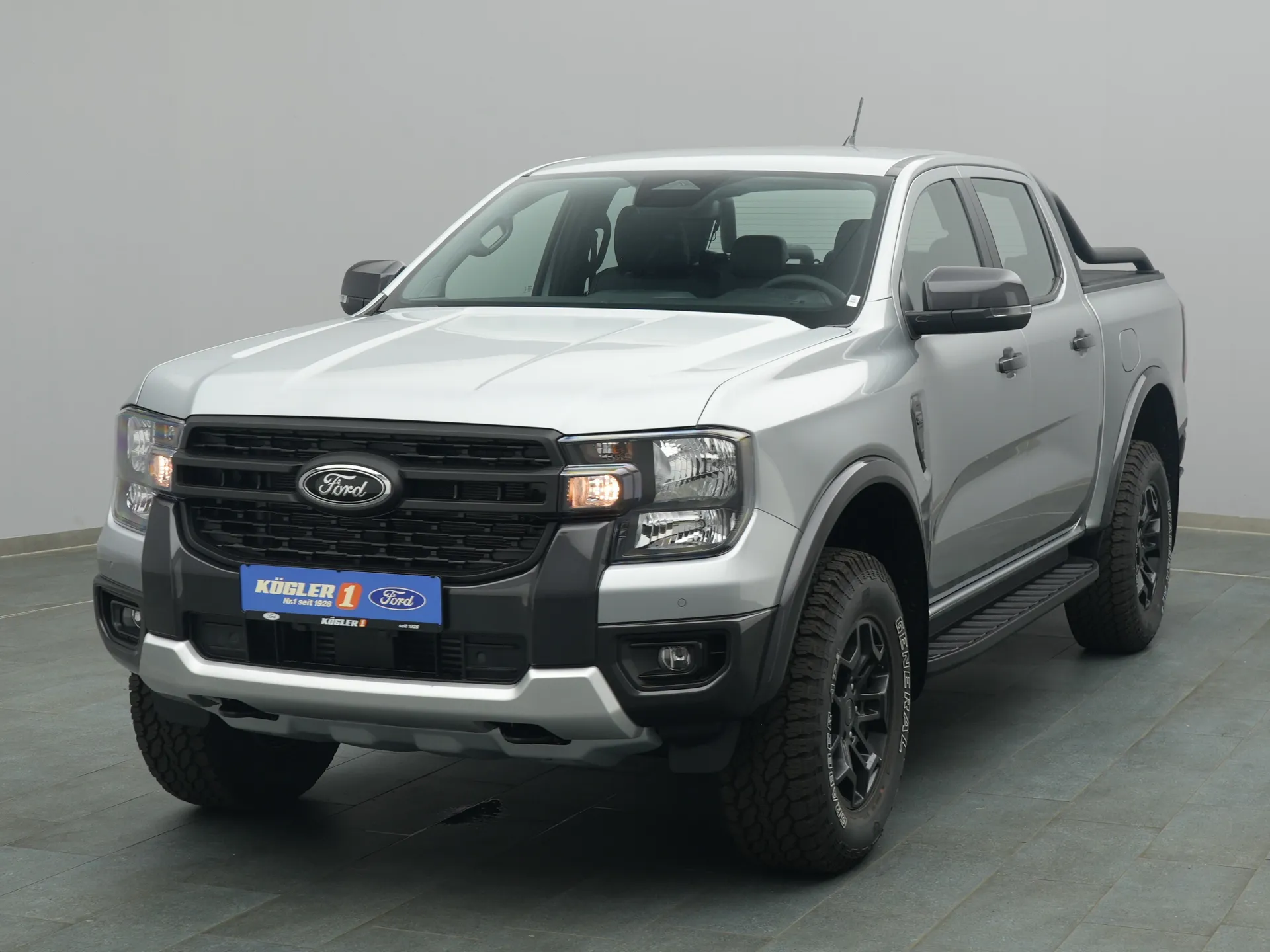 Ford Ranger DoKa Tremor in silber