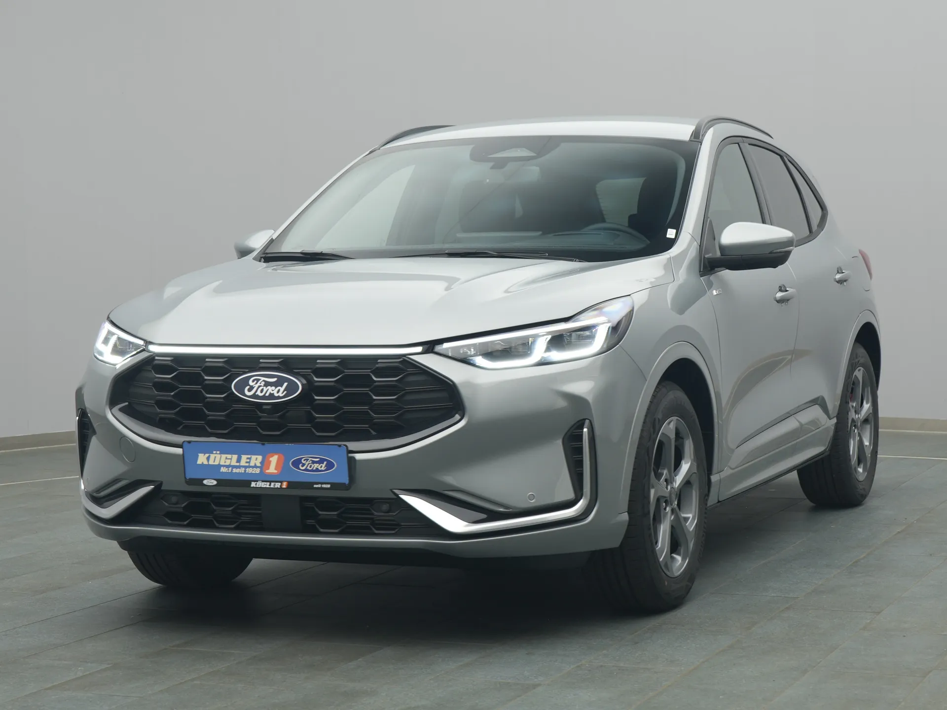 Ford Kuga ST-Line X in silber