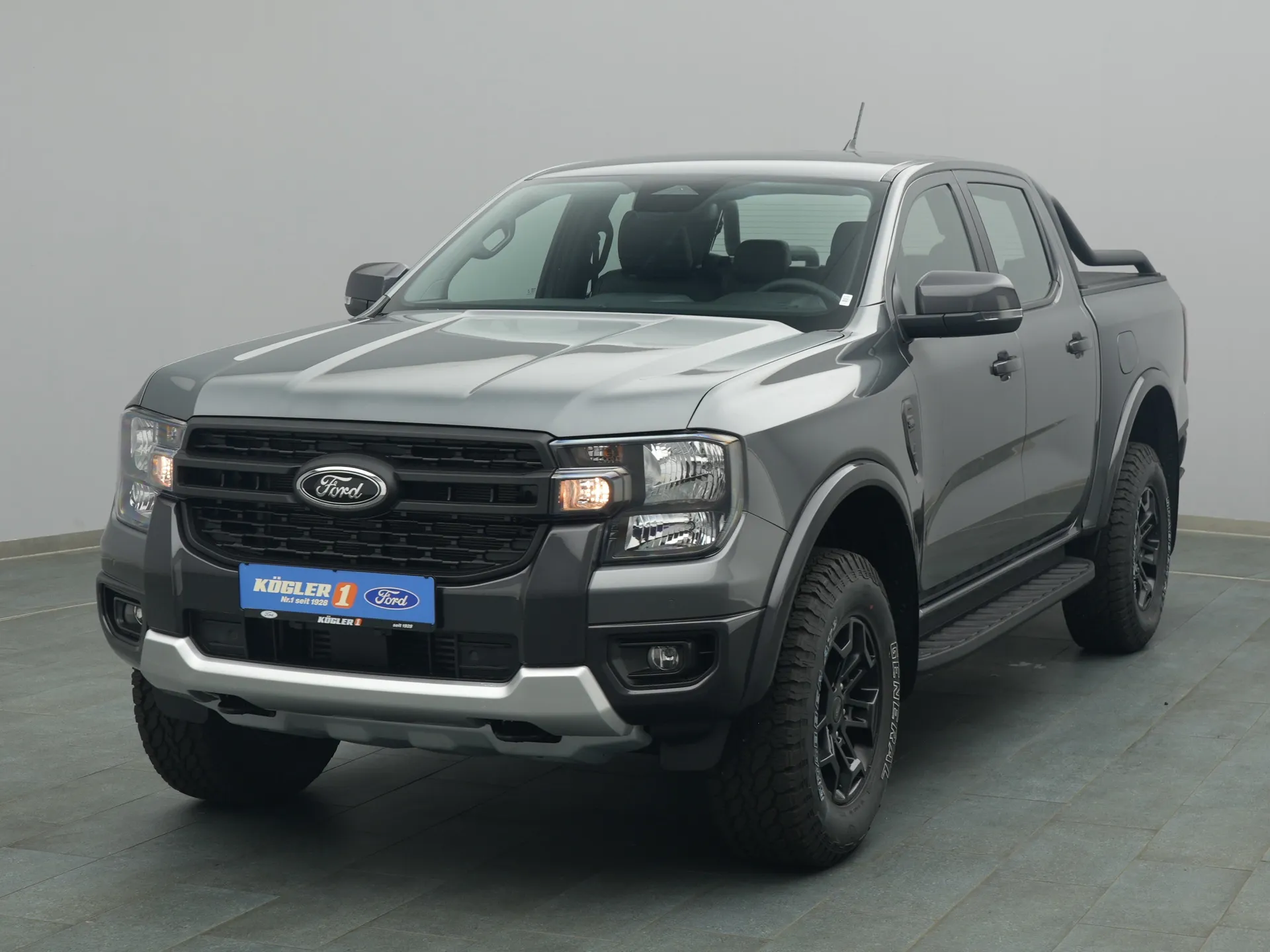 Ford Ranger DoKa Tremor in grau