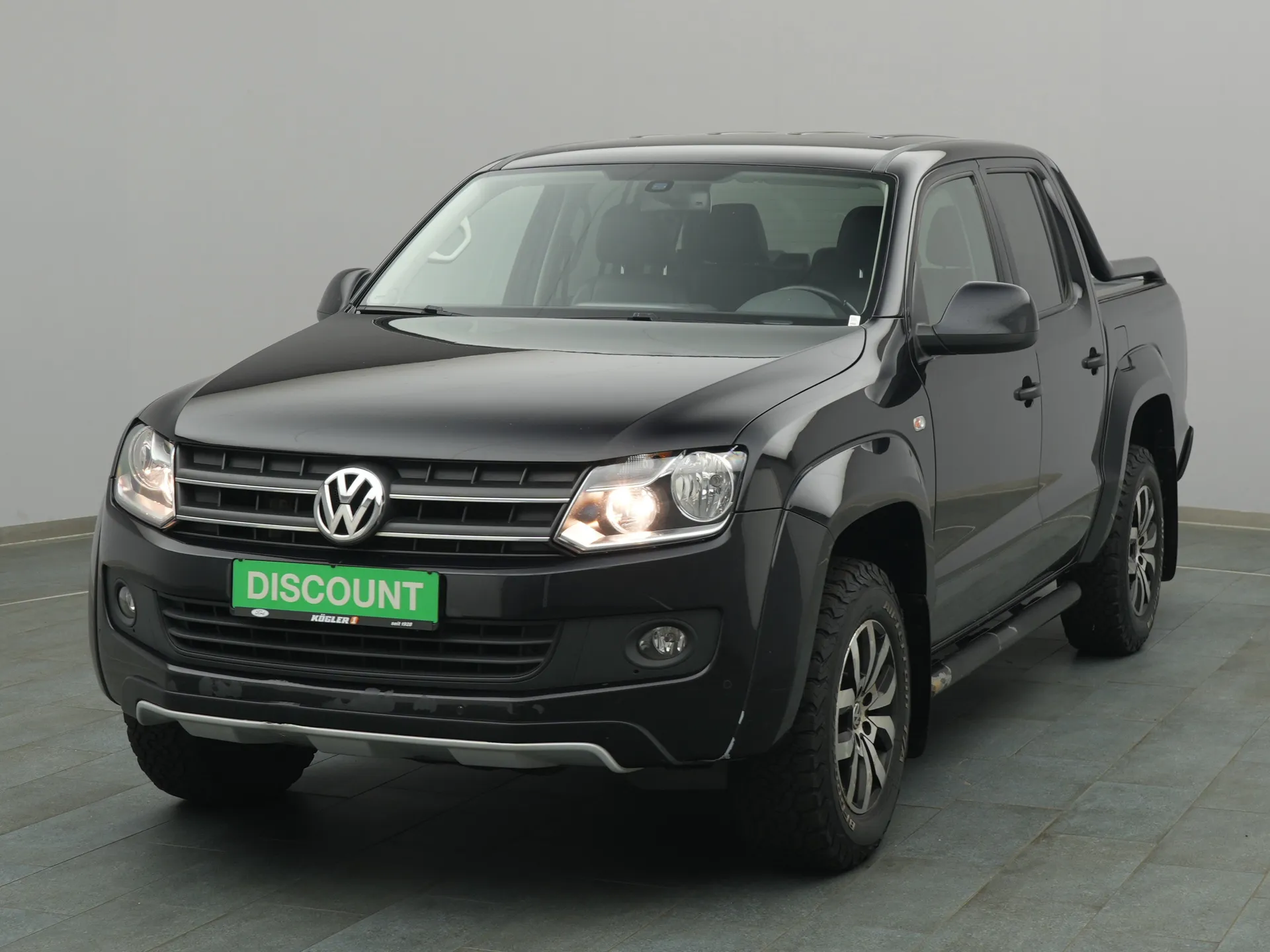 VW Amarok in schwarz
