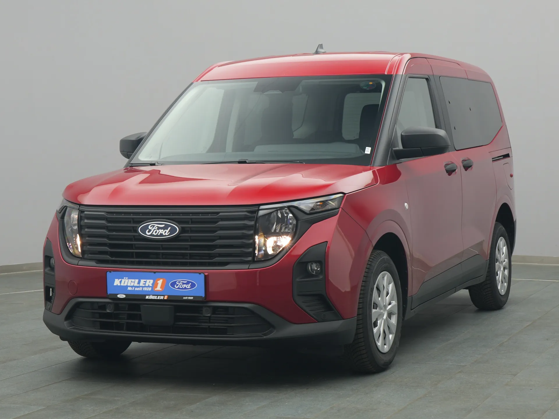 Ford Tourneo Courier Trend in rot