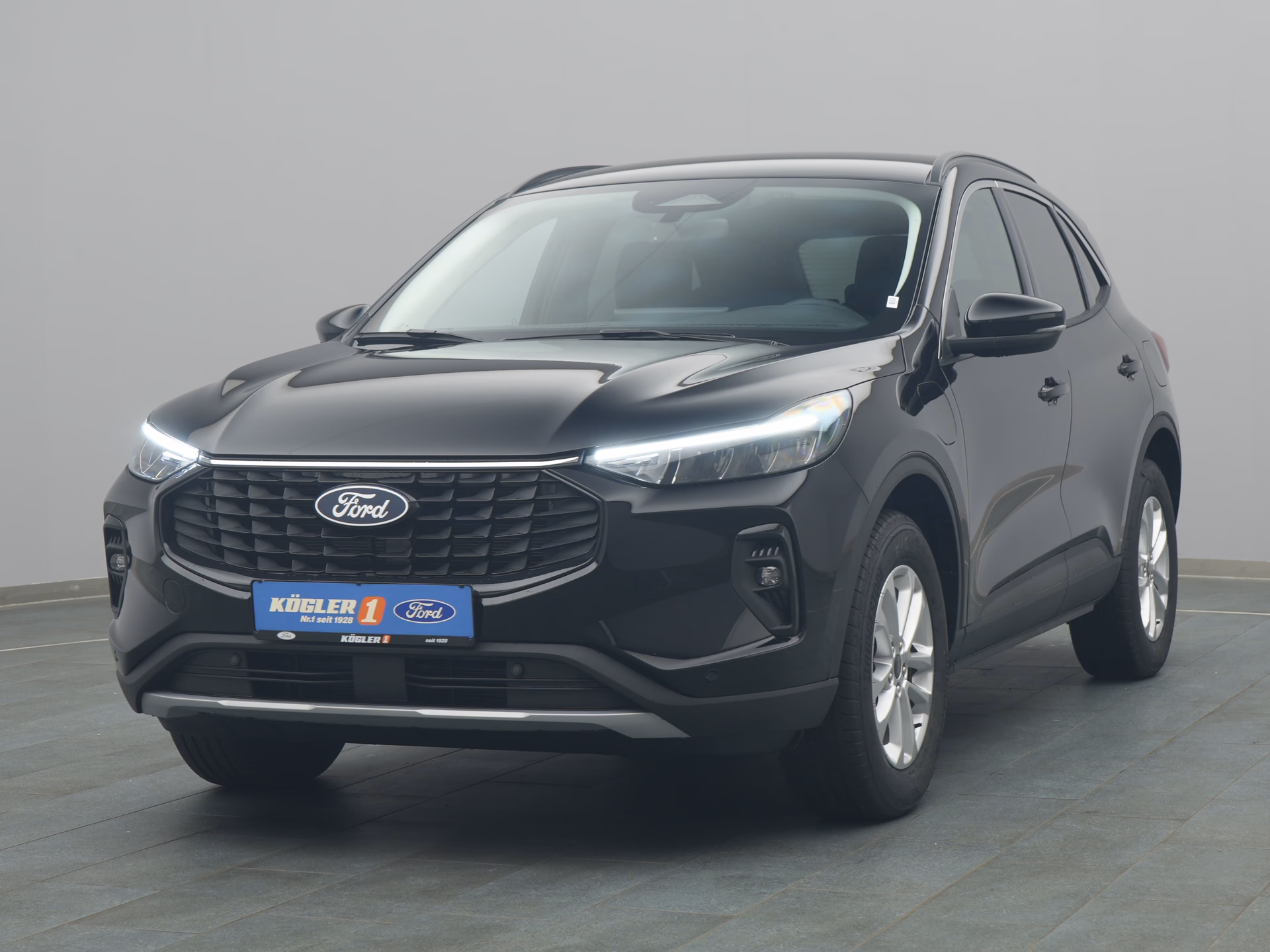 Ford Kuga Titanium in schwarz