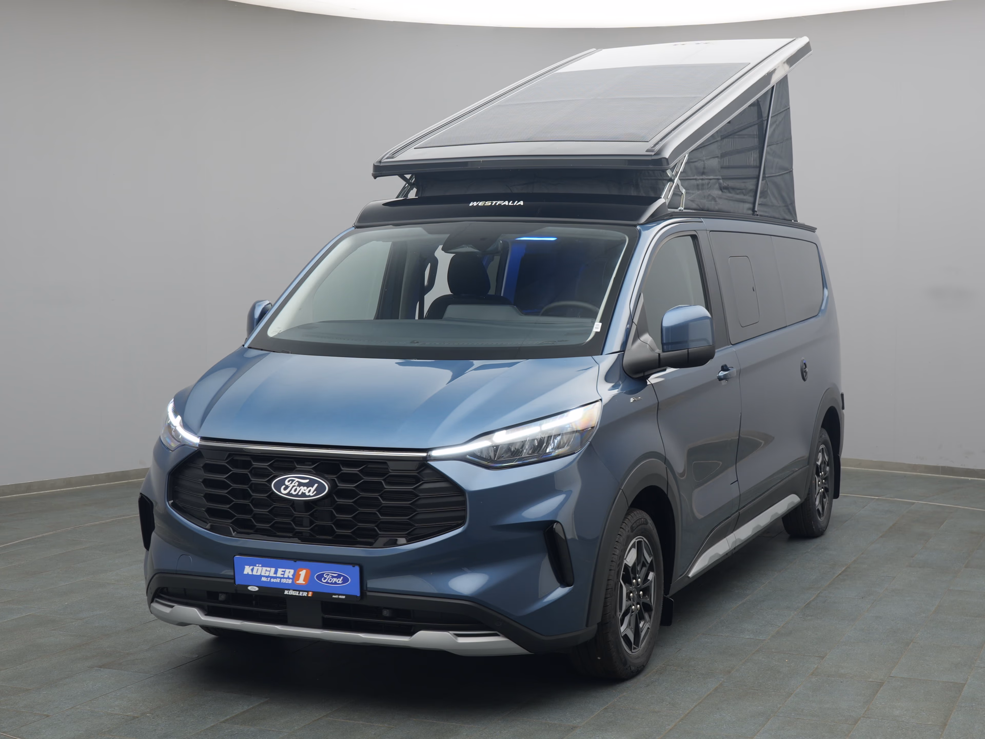 Ford Nugget in blau