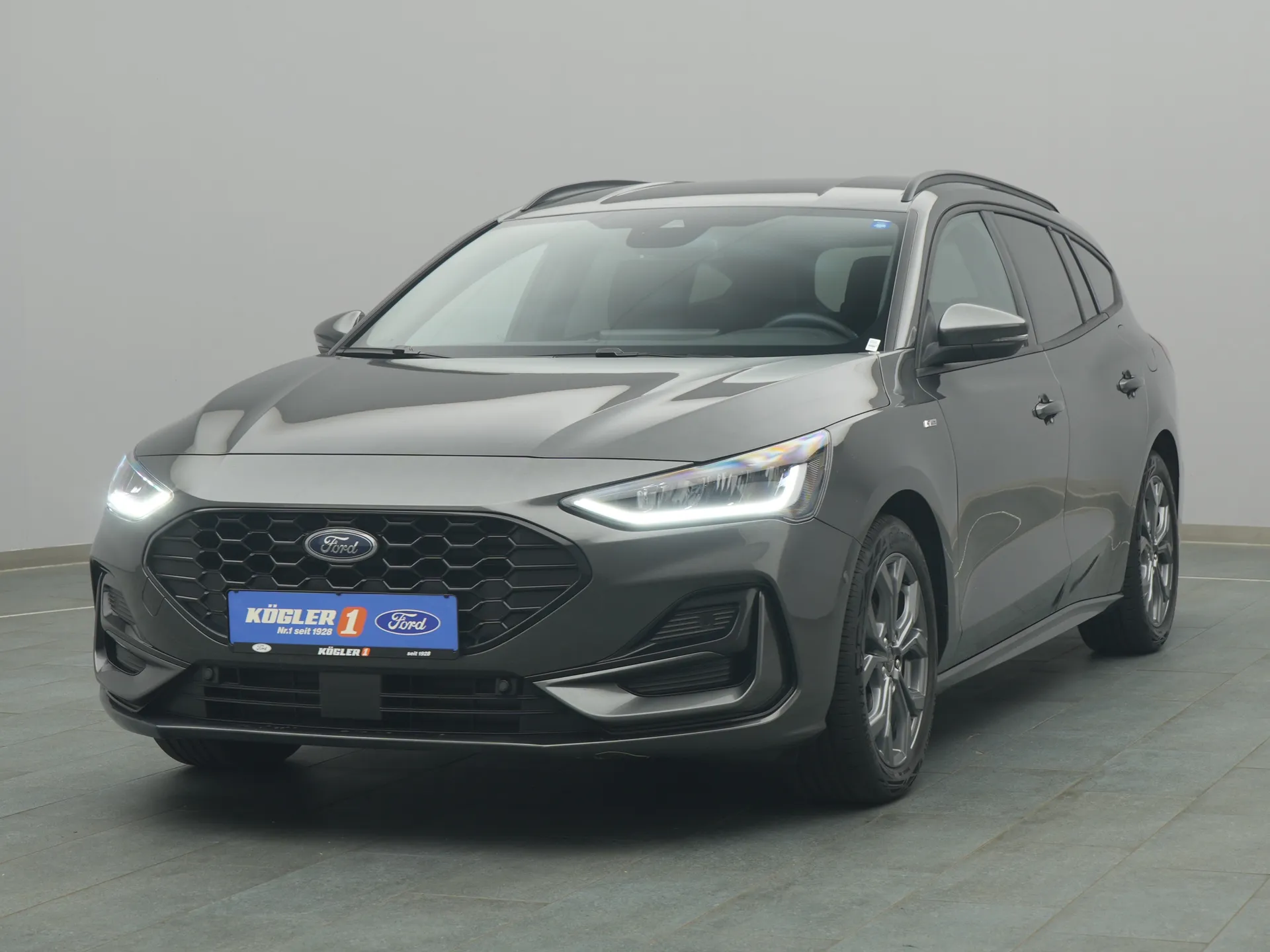 Ford Focus ST-Line in grau